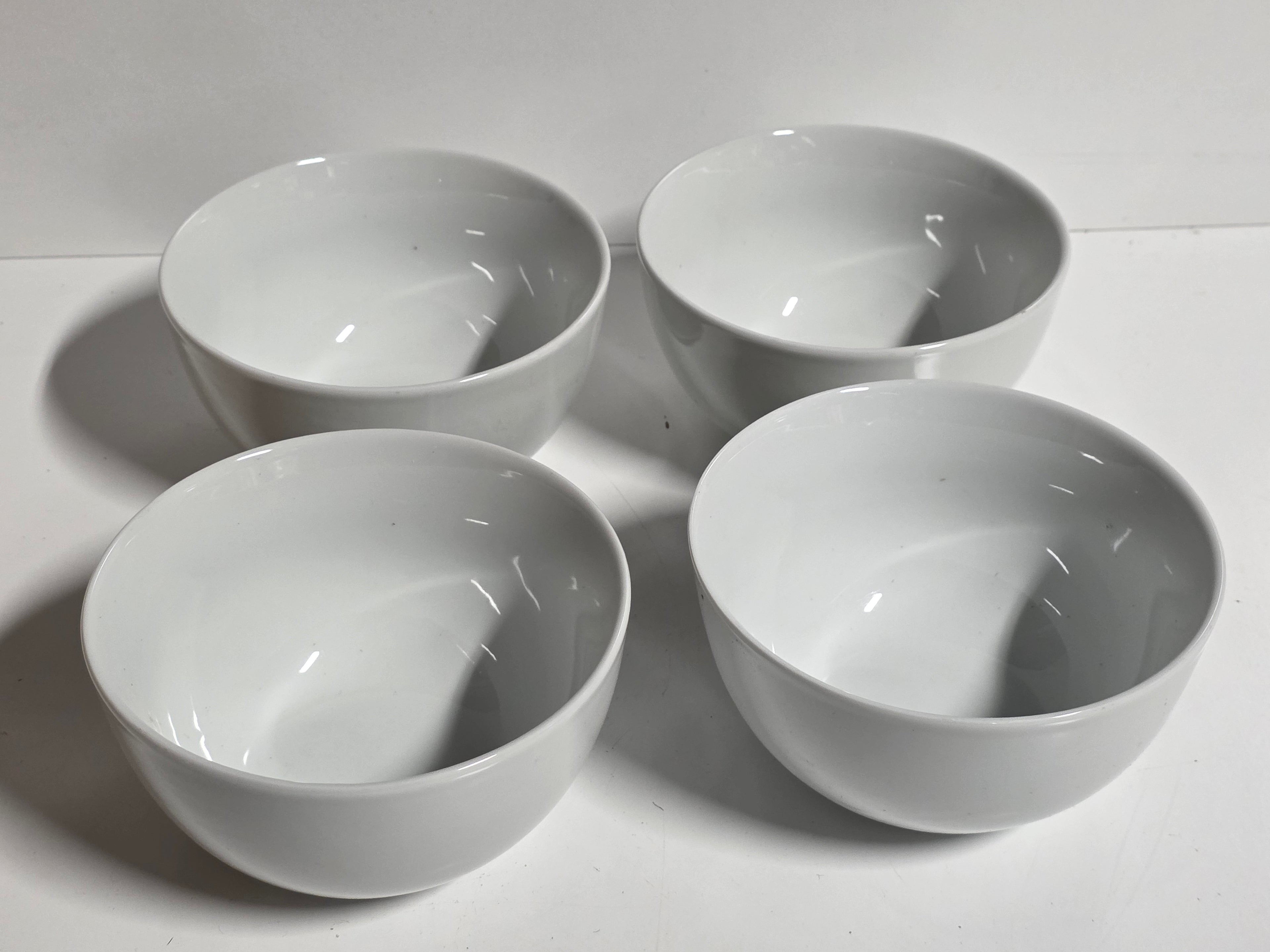 Set of 4 White Porcelain Round Bowls Classic Minimalist Tableware Kitchen Dining Set