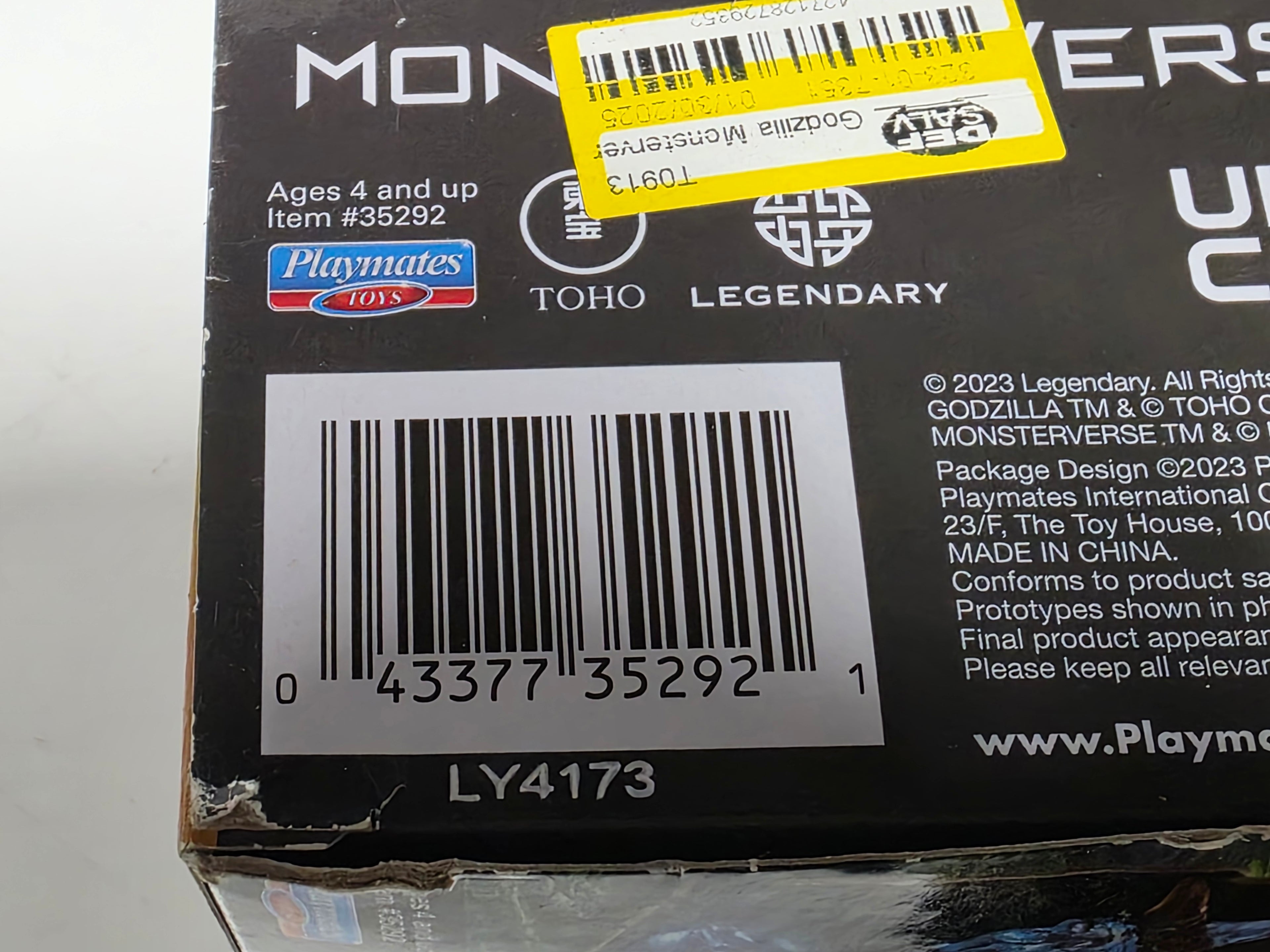 Godzilla vs Kong MonsterVerse Hollow Earth Figures and Multi-Level Diorama Set