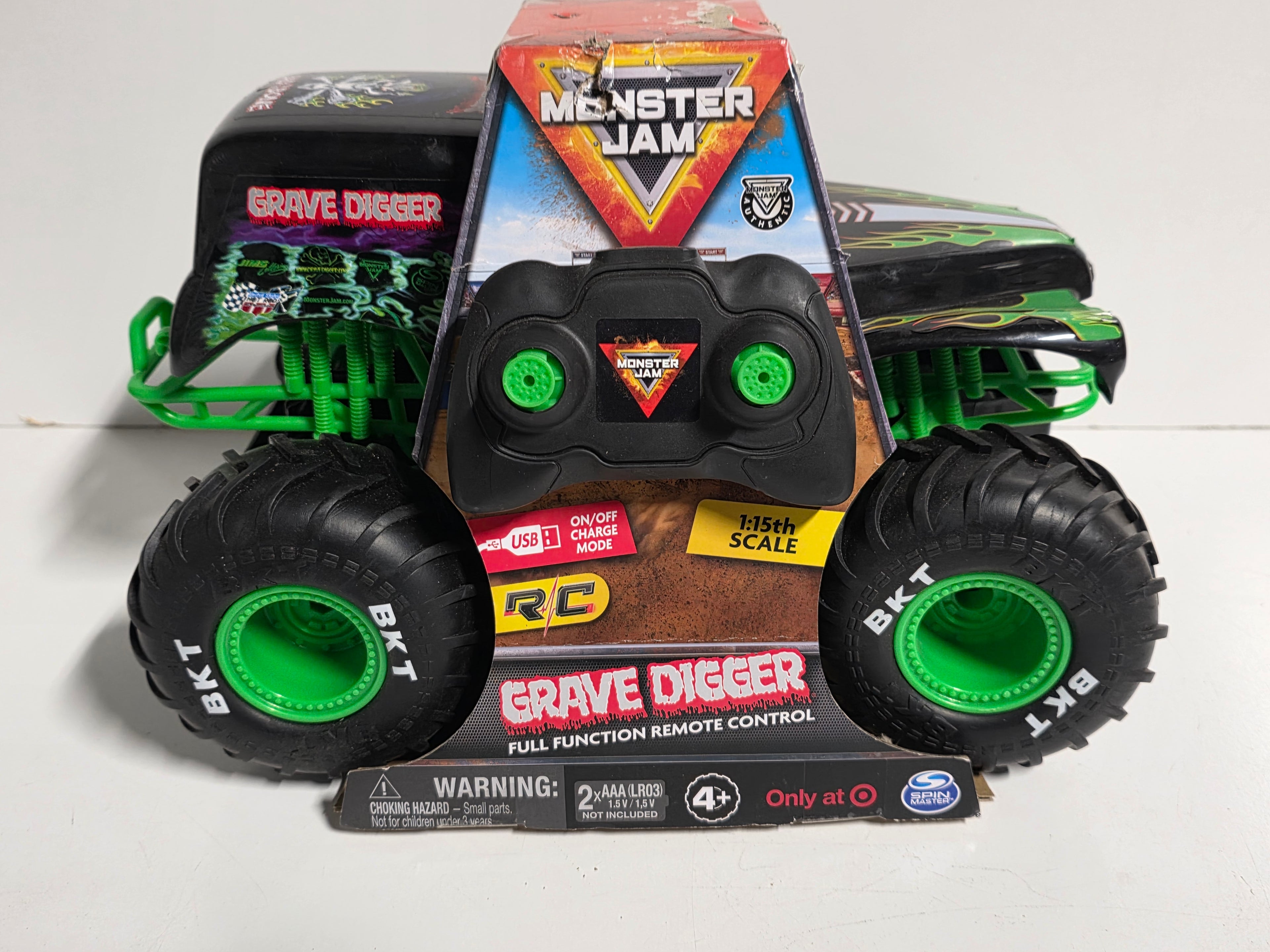 Monster Jam Grave Digger RC Truck 1:15 Scale Full Function Model Toy Collectible