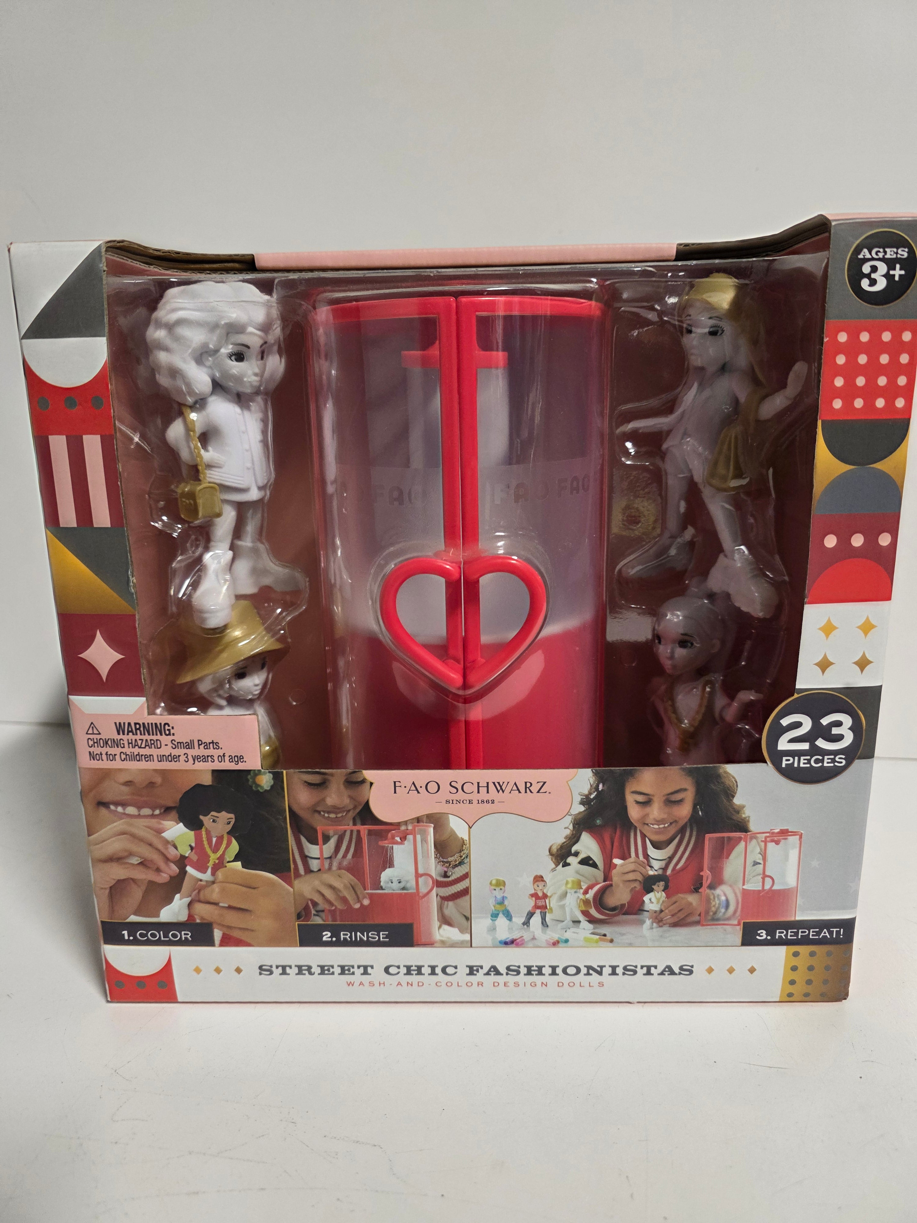 FAO Schwarz Street Chic Fashionistas Wash and Color Design Dolls 23 Piece Set