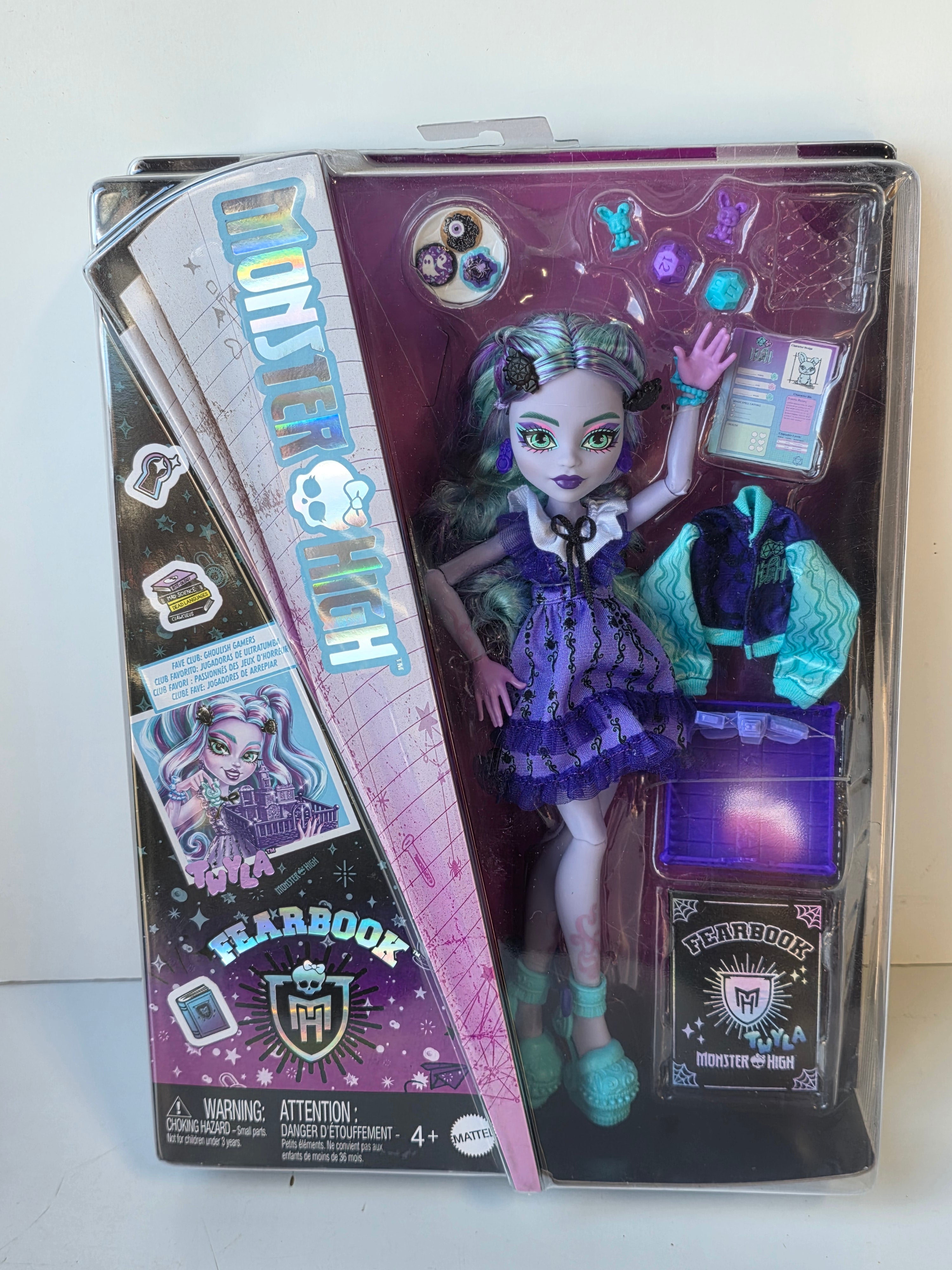 Mattel Monster High Twyla Fearbook Doll Set with Accessories Collectible Toy