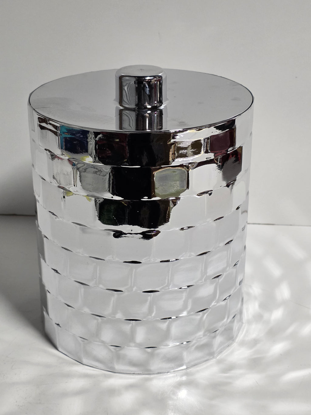 Horizon Disco Plastic Ice Bucket Set Chrome-Style Textured Party Bucket with Lid and Tongs