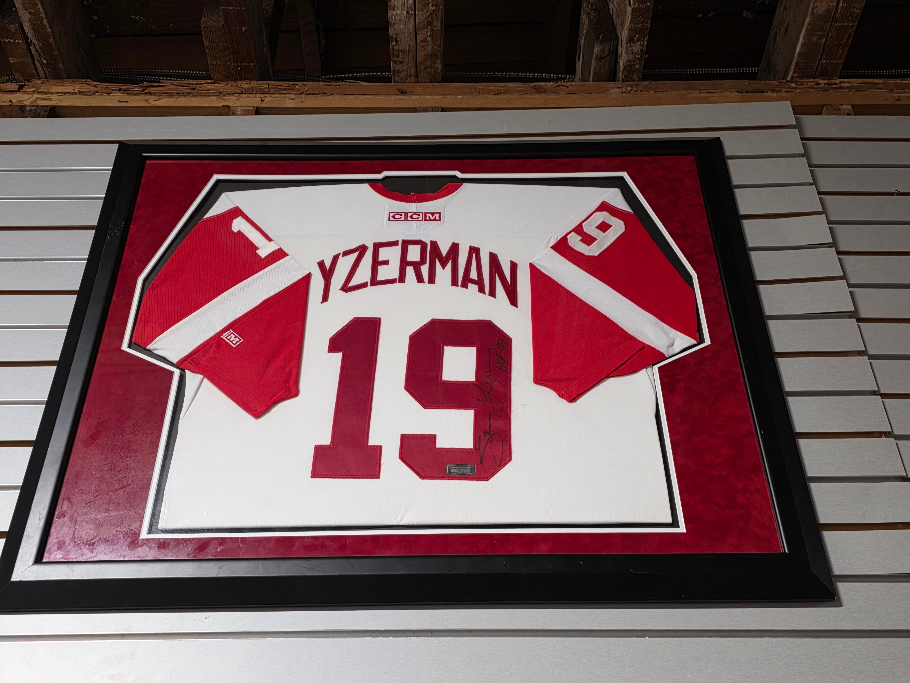 Signed Autograph Steve Yzerman Detroit Red Wings Framed Hockey Jersey Display