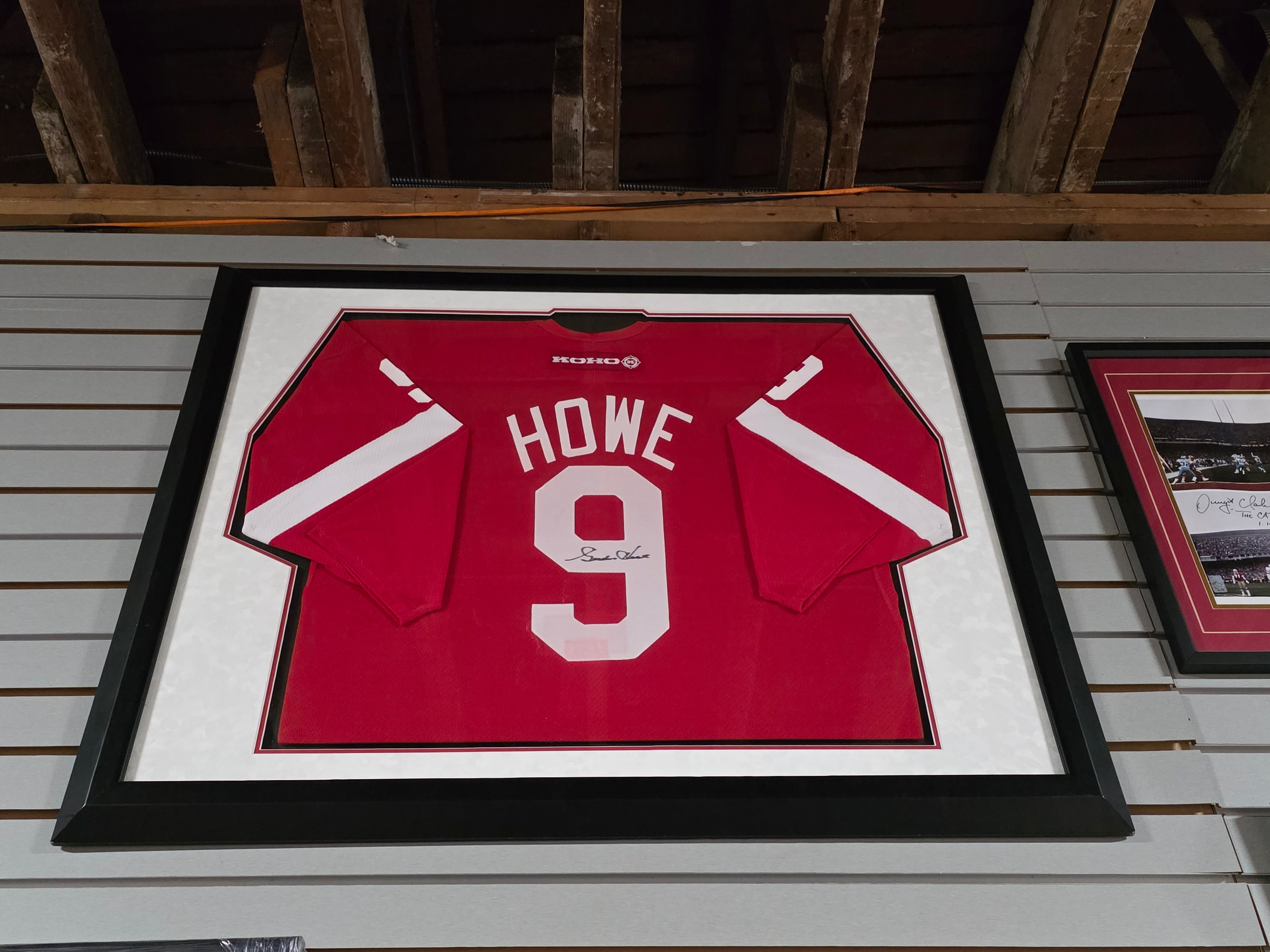 Signed Autograph Gordie Howe Detroit Red Wings Framed Hockey Jersey Display Piece