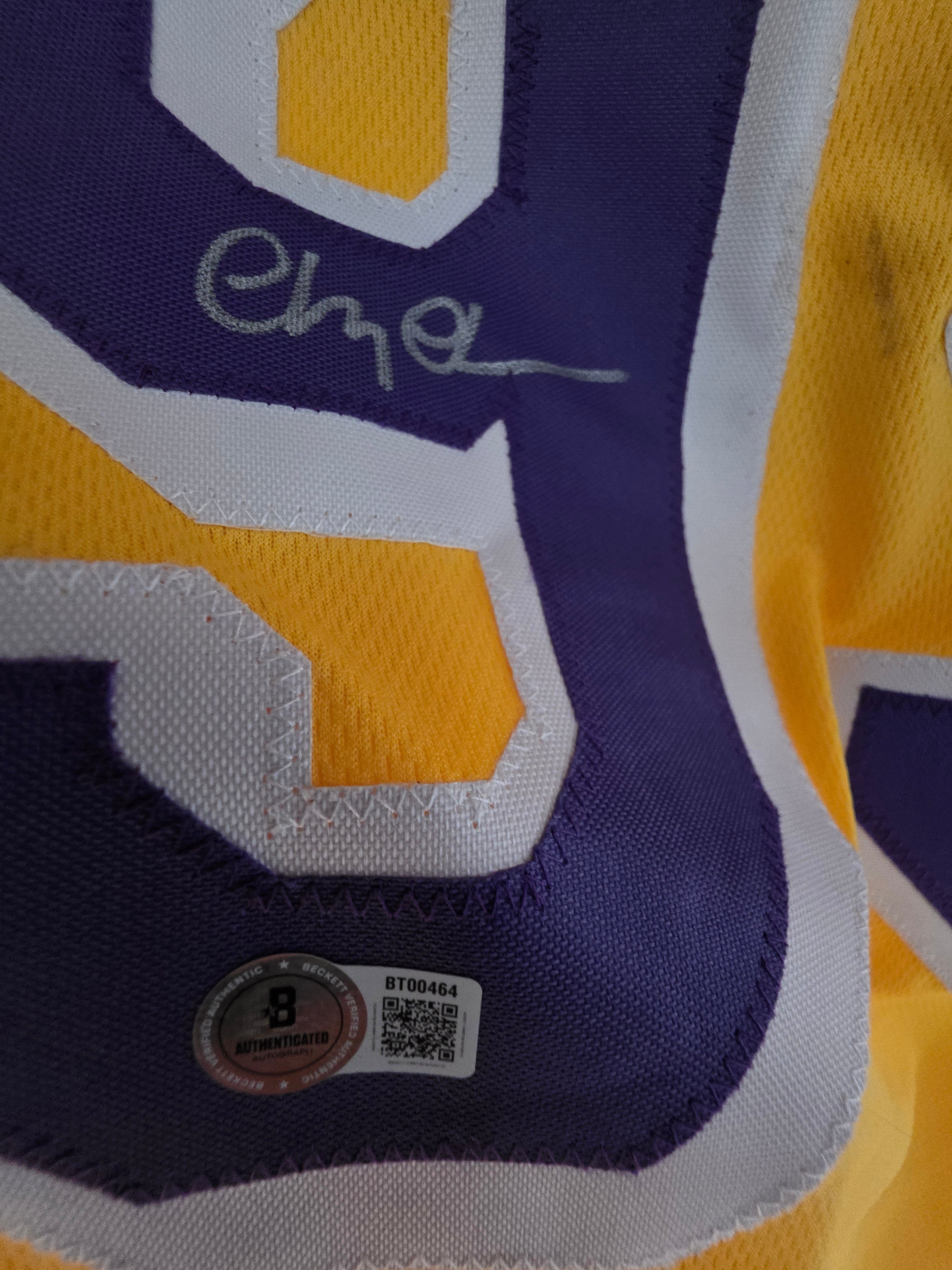 Chevy Chase Signed Autograph Fletch 99 Yellow Basketball Jersey Beckett Auth