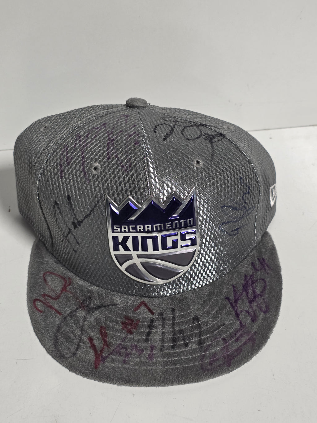 New Era Sacramento Kings Signed Autograph Team Hat Multi Player NBA Collectible