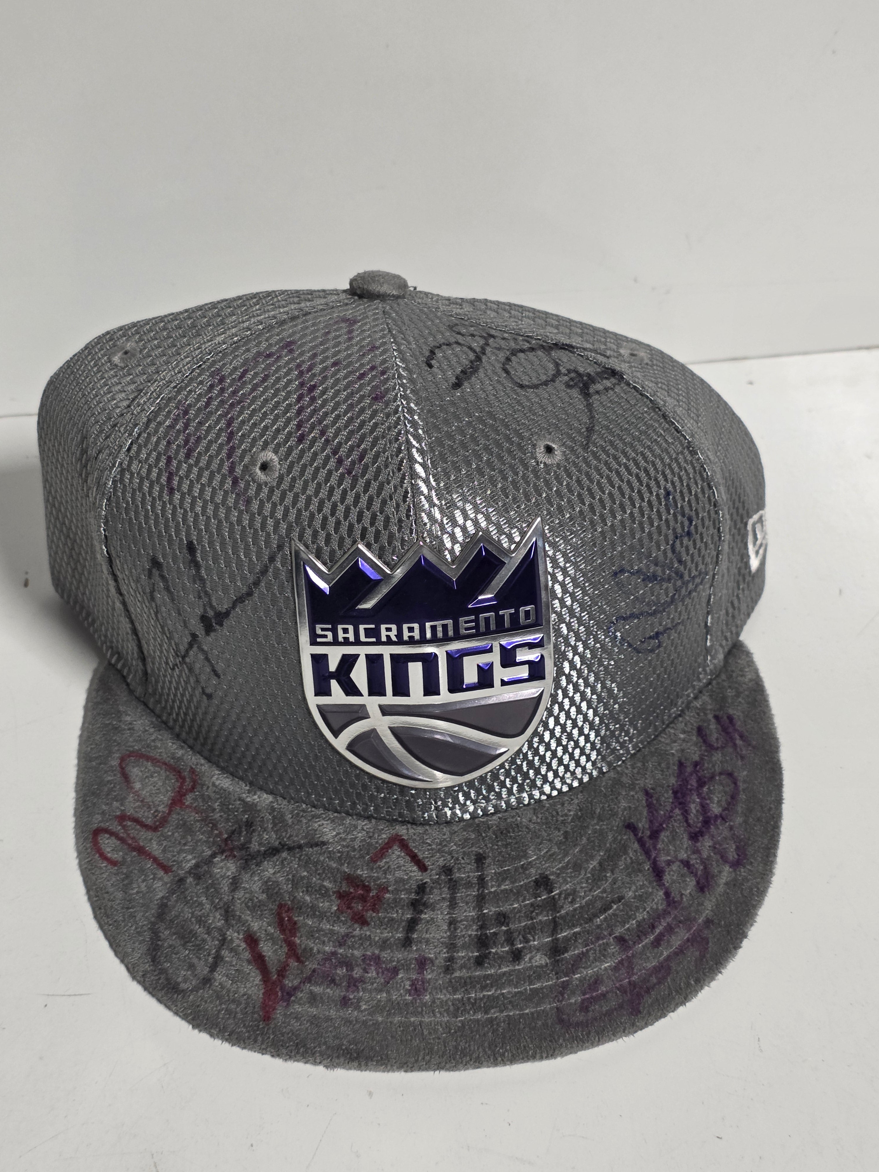 New Era Sacramento Kings Signed Autograph Team Hat Multi Player NBA Collectible