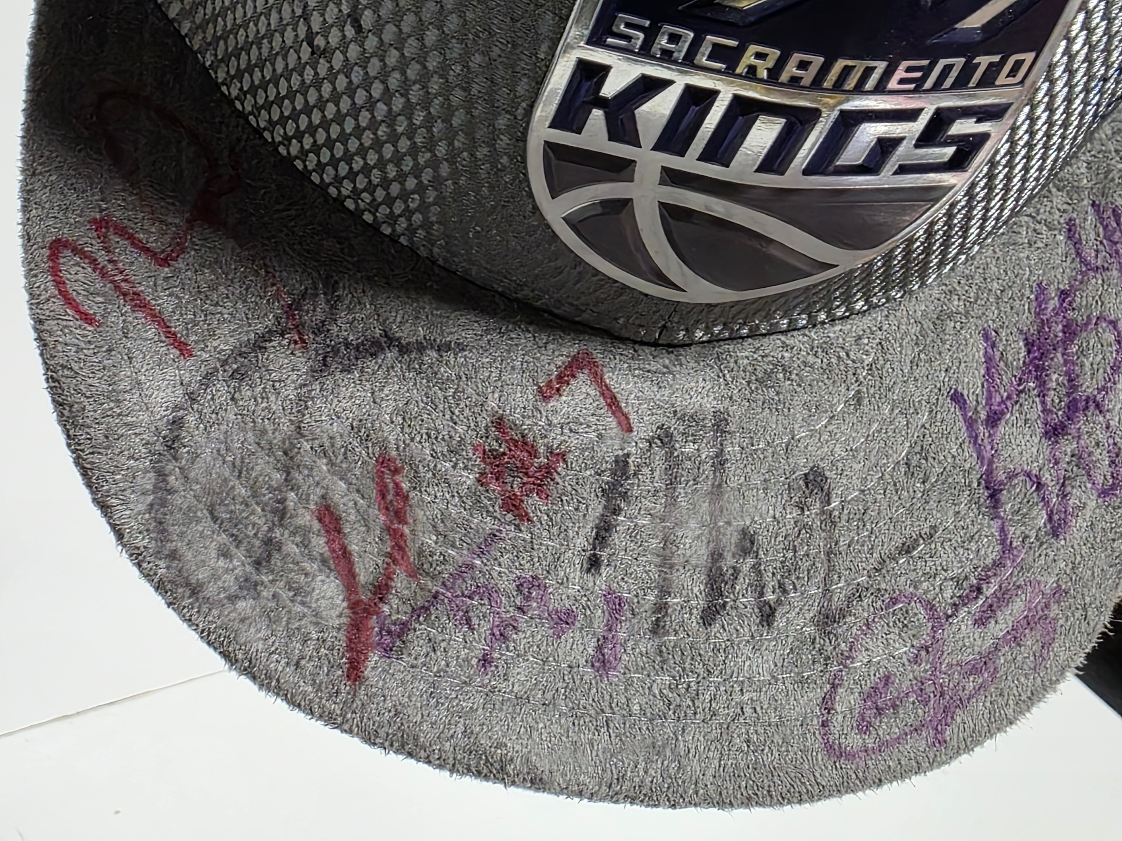 New Era Sacramento Kings Signed Autograph Team Hat Multi Player NBA Collectible