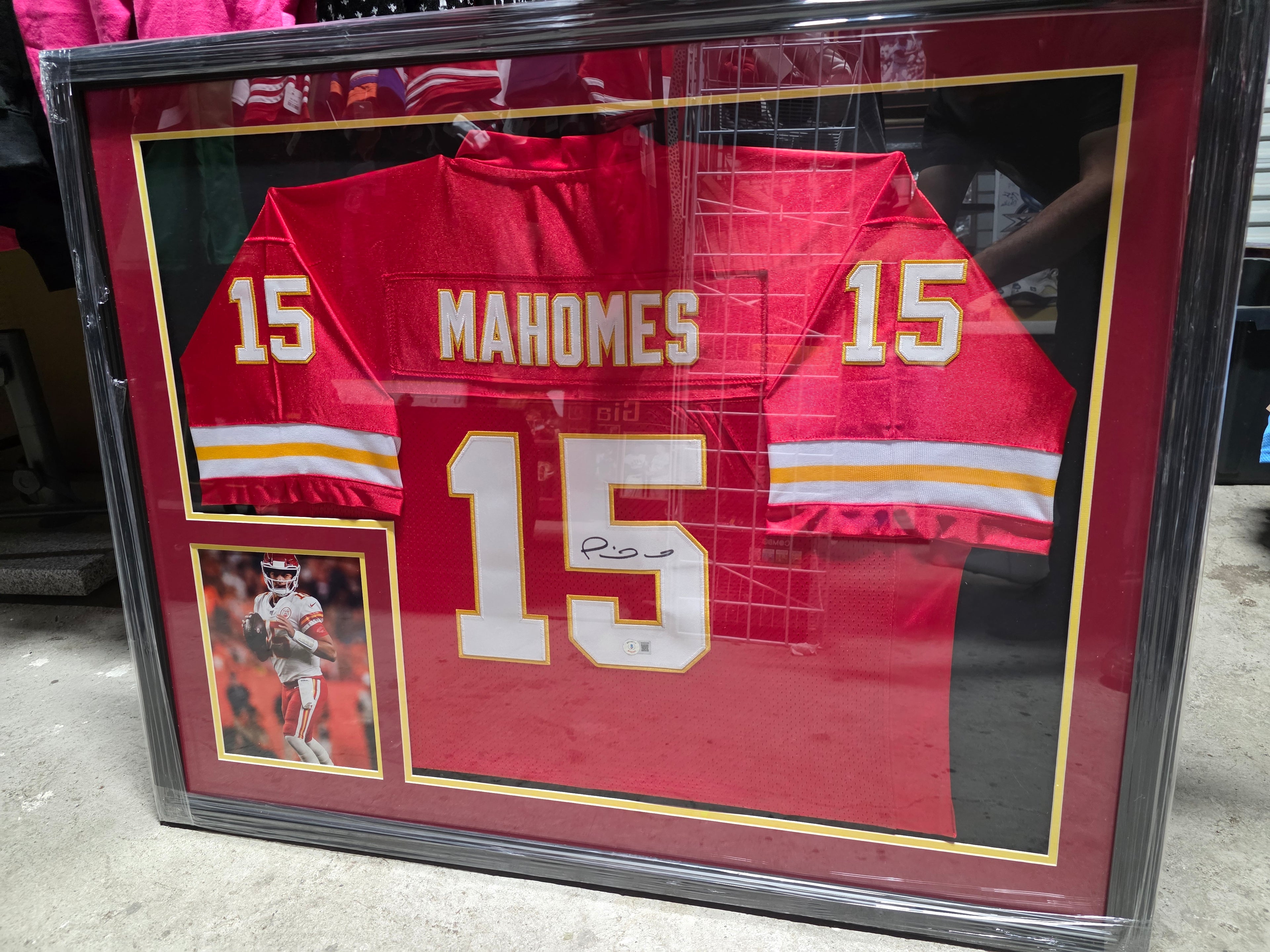 Patrick Mahomes Signed Autograph Kansas City Chiefs Jersey Framed NFL Display Collectible