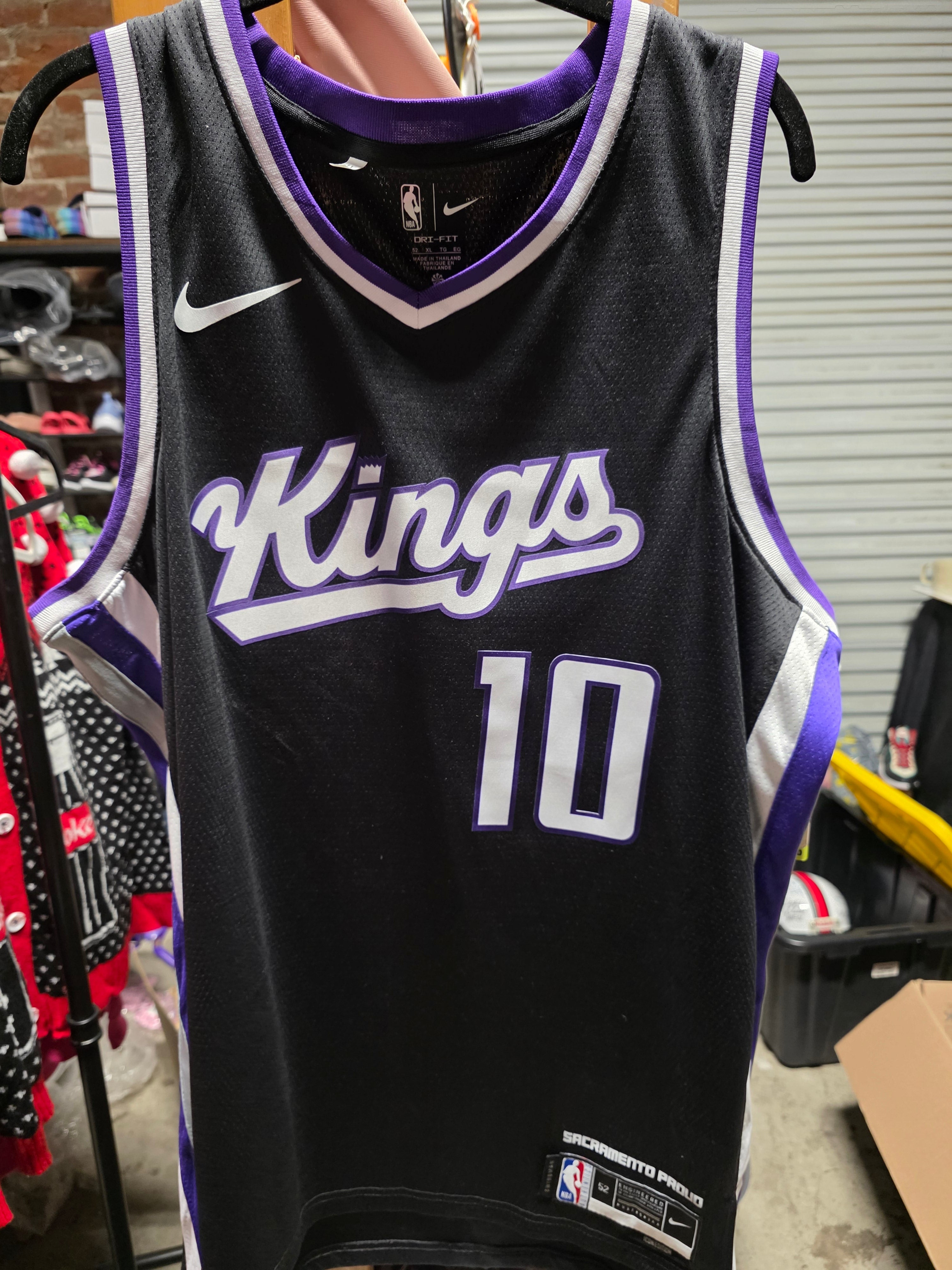 NIKE NBA DeMar DeRozan Basketball Jersey Signed Sacramento Kings Icon Edition