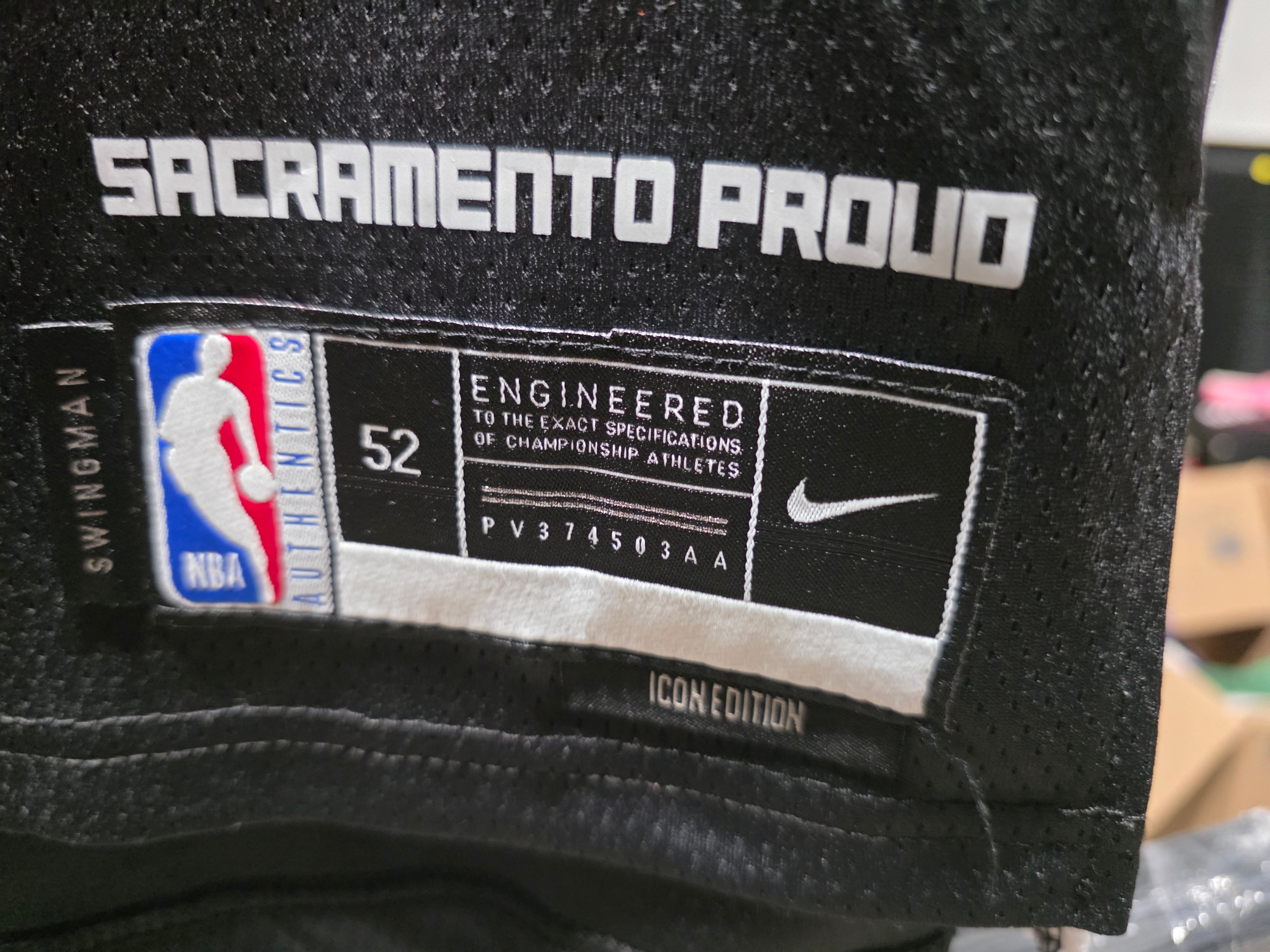 NIKE NBA DeMar DeRozan Basketball Jersey Signed Sacramento Kings Icon Edition