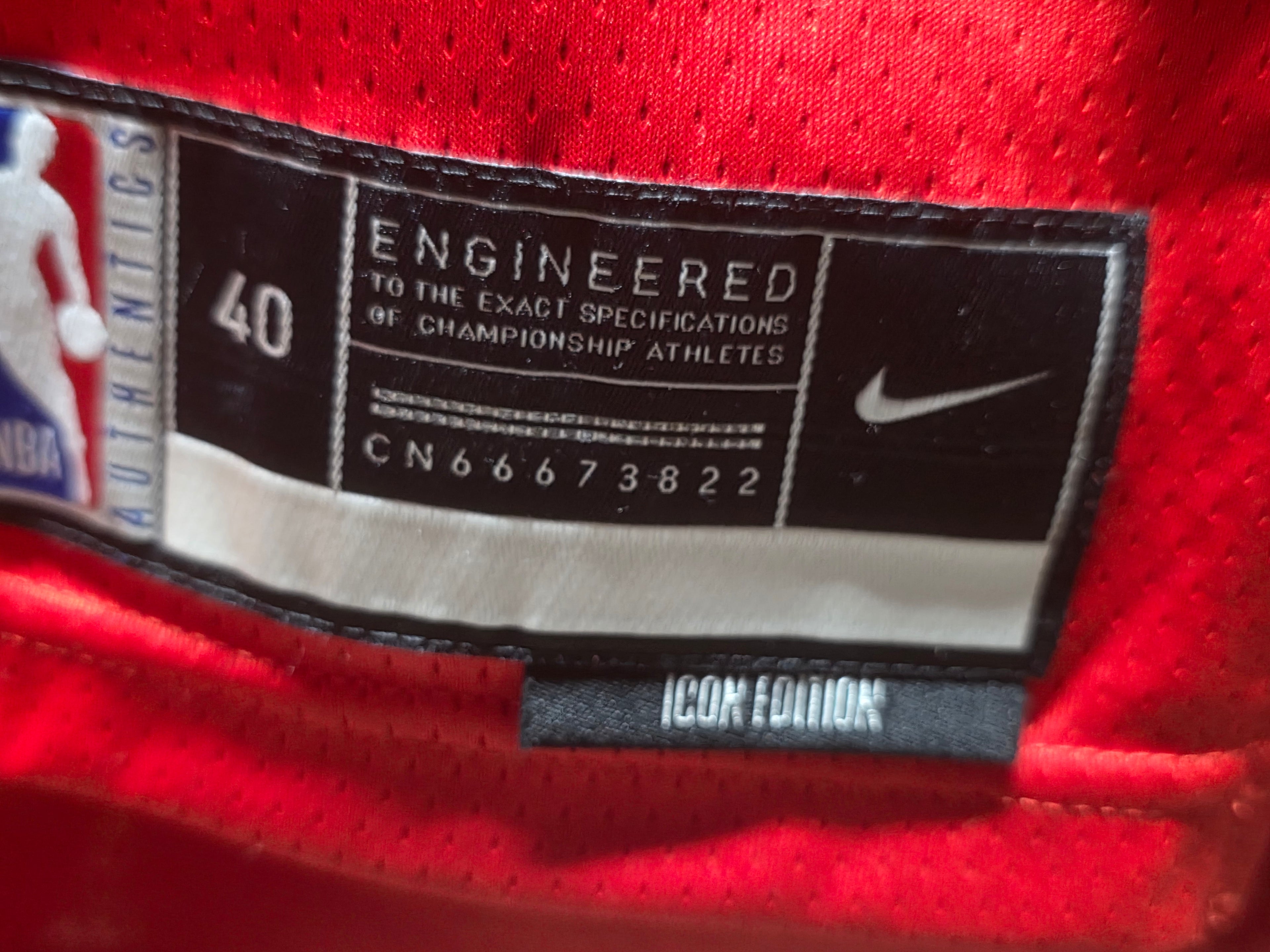 Nike Chicago Bulls Zach LaVine 8 Red NBA Basketball Jersey Size 40 Authentic