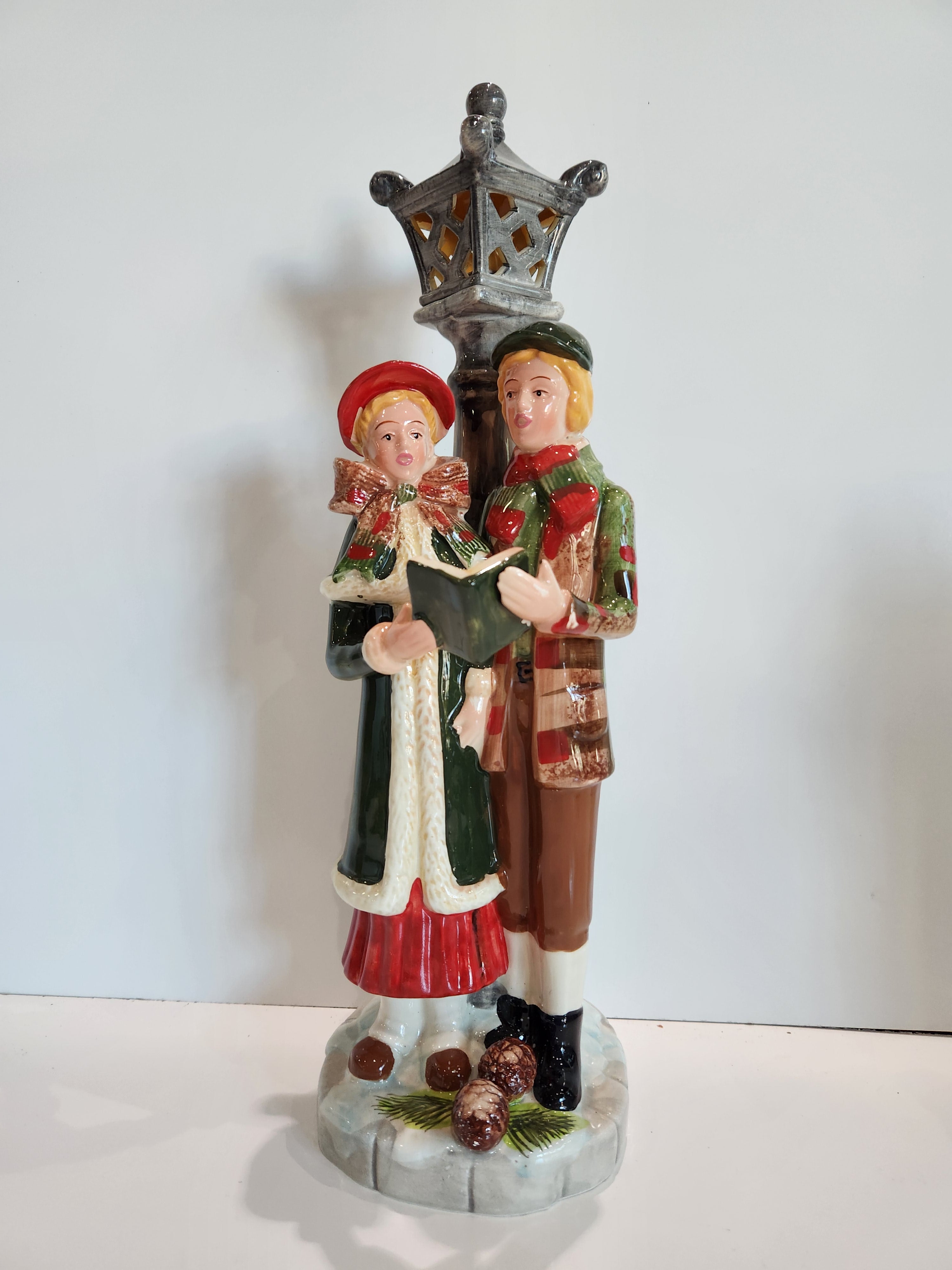 Vintage Christmas Carolers Under Street Lamp Ceramic Holiday Figurine Decor