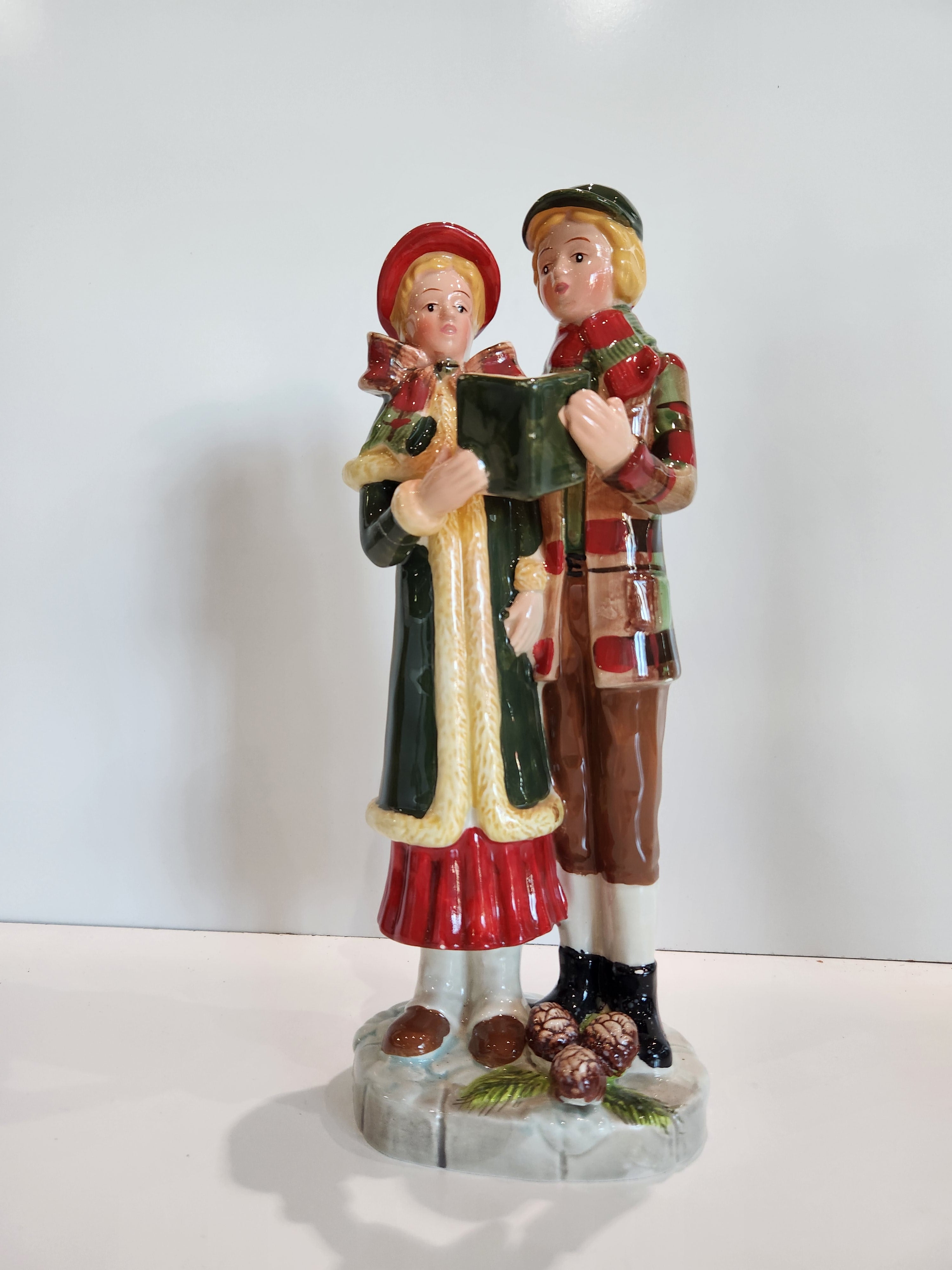 Vintage Christmas Carolers Under Street Lamp Ceramic Holiday Figurine Decor