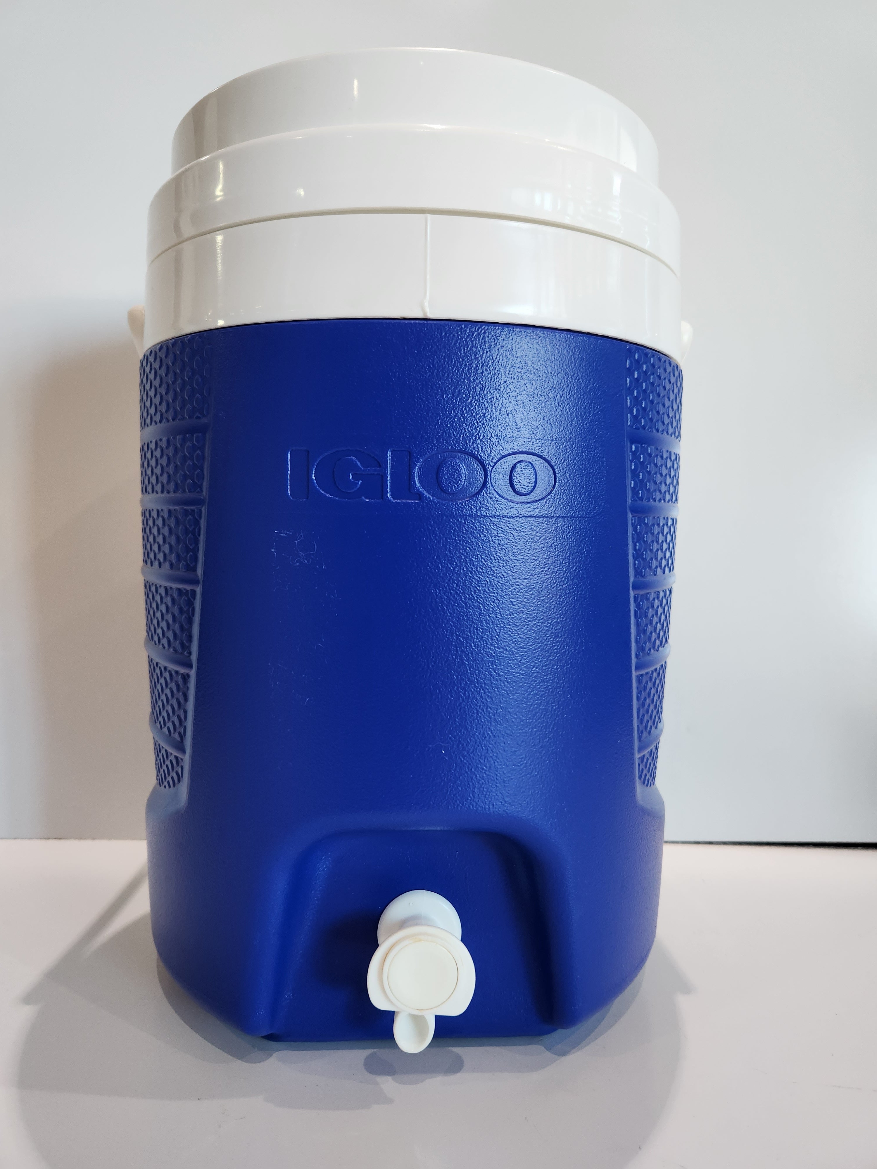 Igloo 3 Gallon Blue Water Beverage Cooler With Spigot & Lid