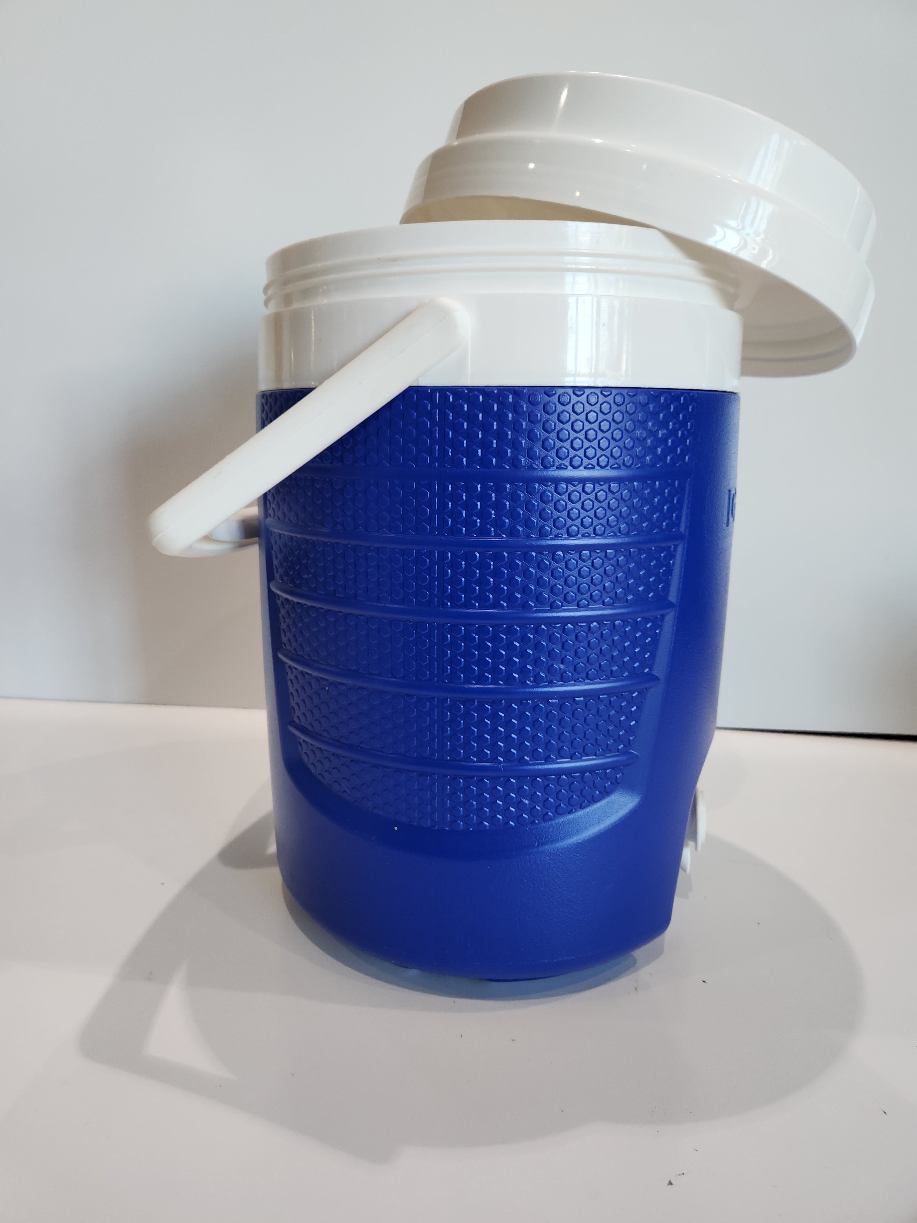 Igloo 3 Gallon Blue Water Beverage Cooler With Spigot & Lid