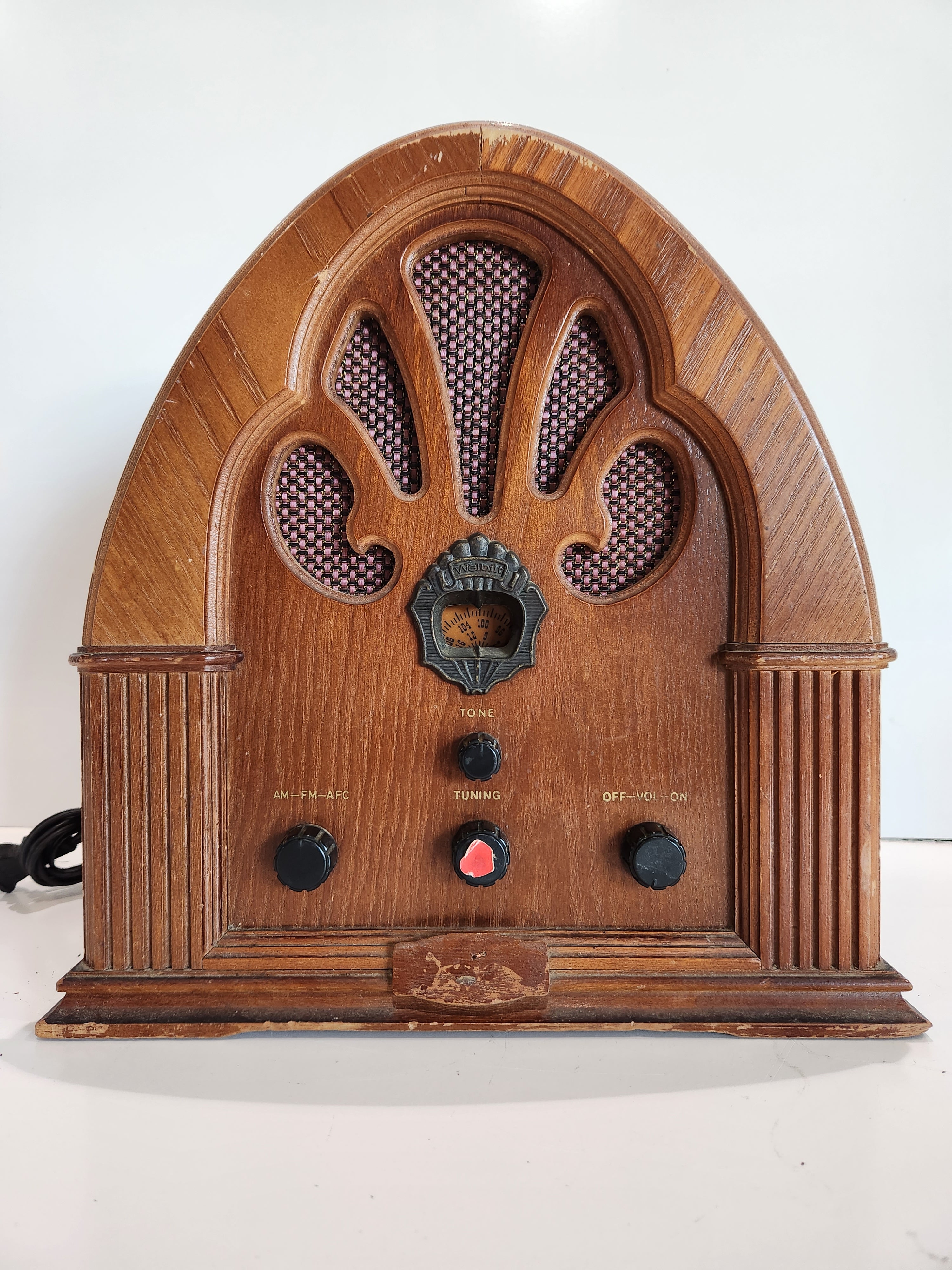 Vintage Style Cathedral AM FM Radio Model 1933 Wooden Case Collectors Edition