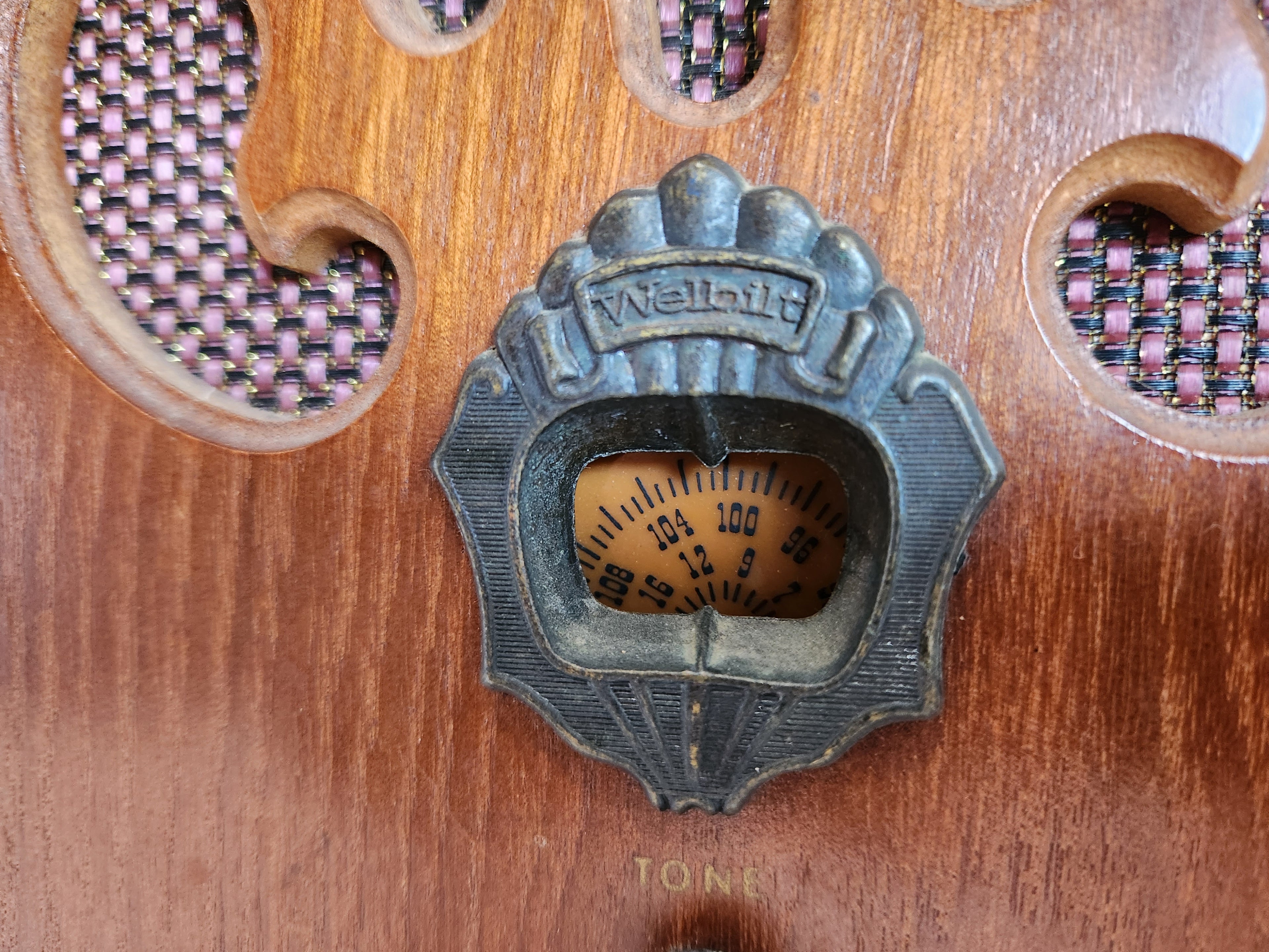 Vintage Style Cathedral AM FM Radio Model 1933 Wooden Case Collectors Edition