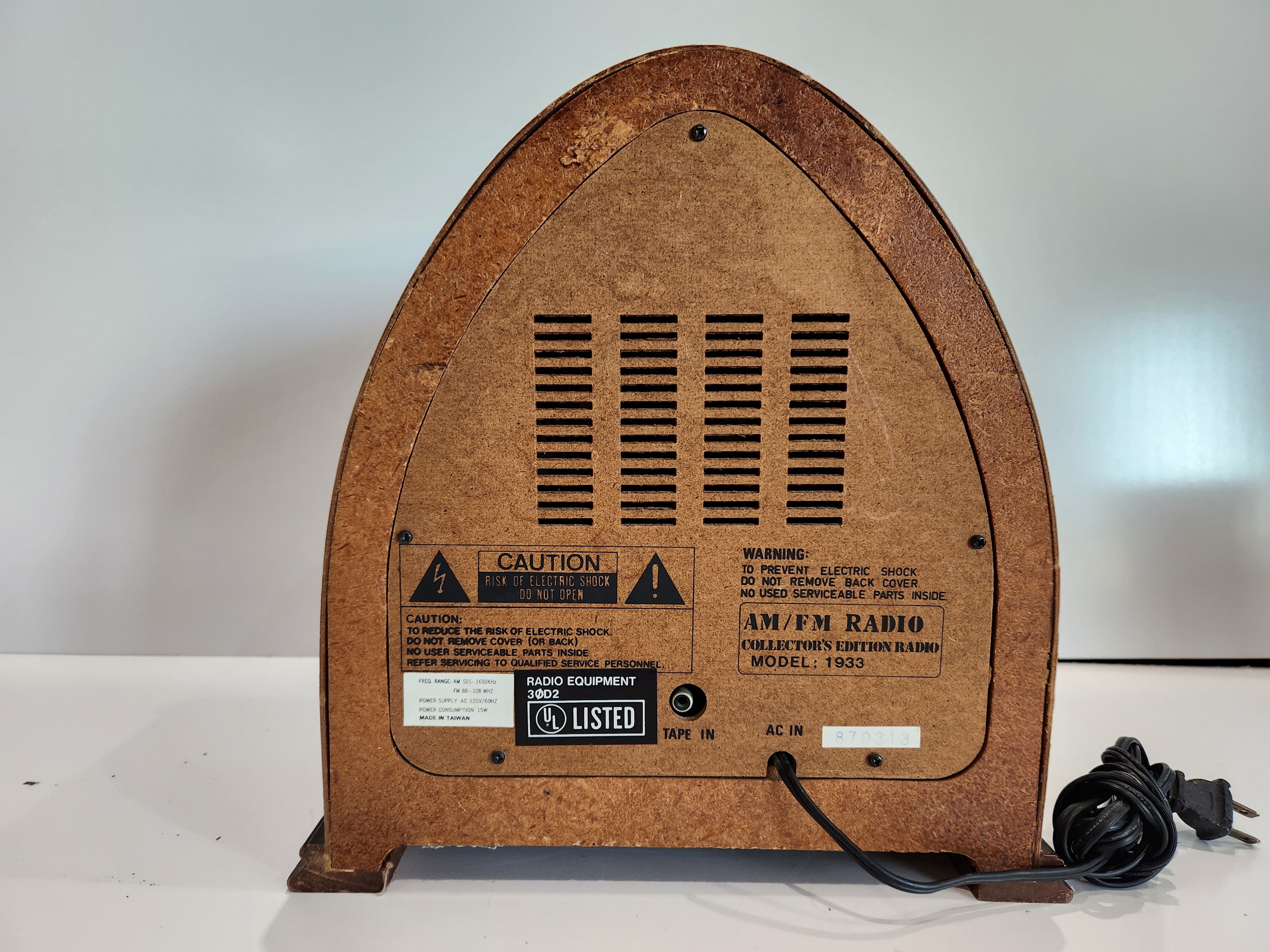 Vintage Style Cathedral AM FM Radio Model 1933 Wooden Case Collectors Edition