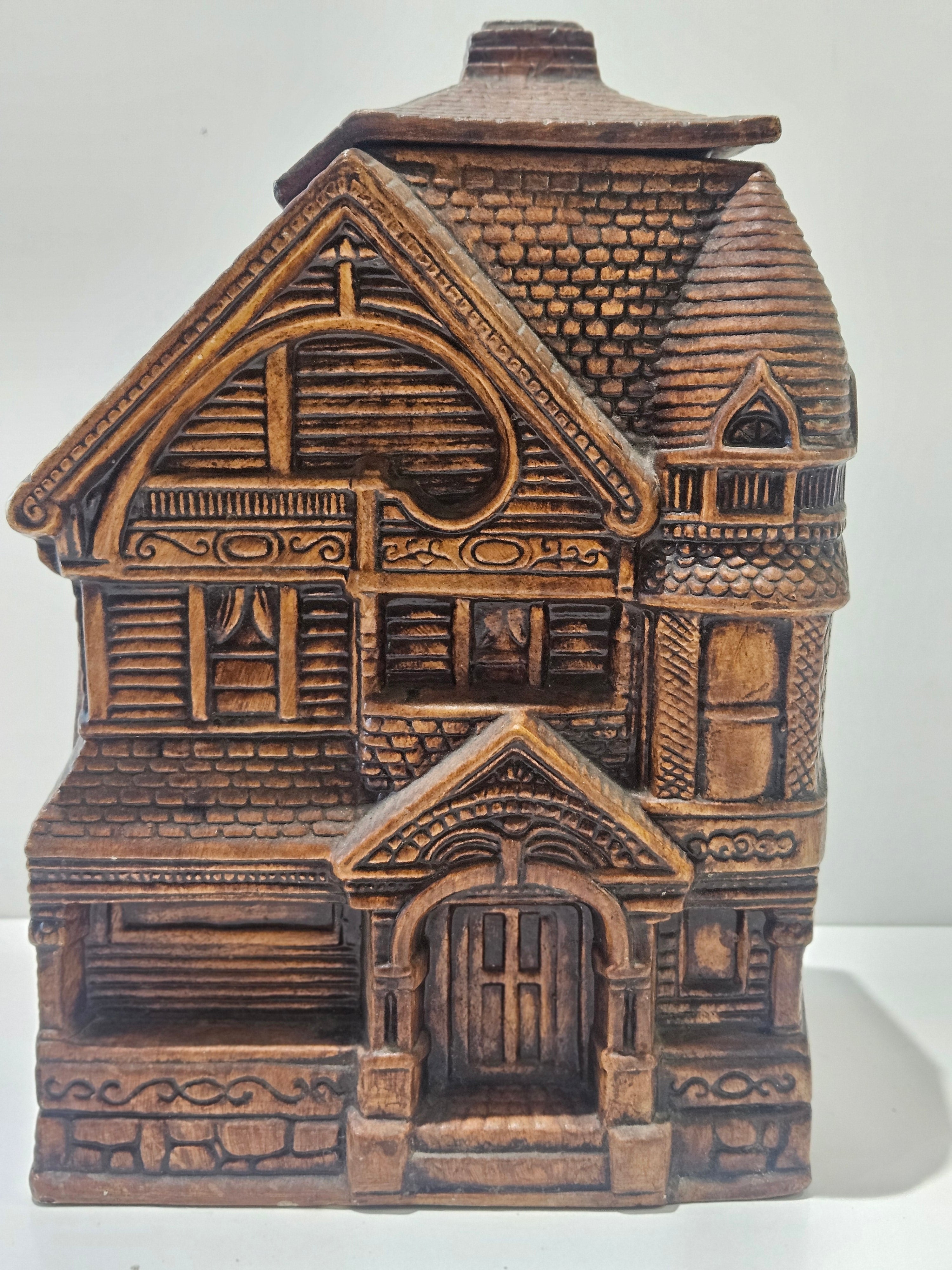 Handmade Vintage Treasure Craft Victorian House Cookie jar or Base. Original Sticker. 1970’s.