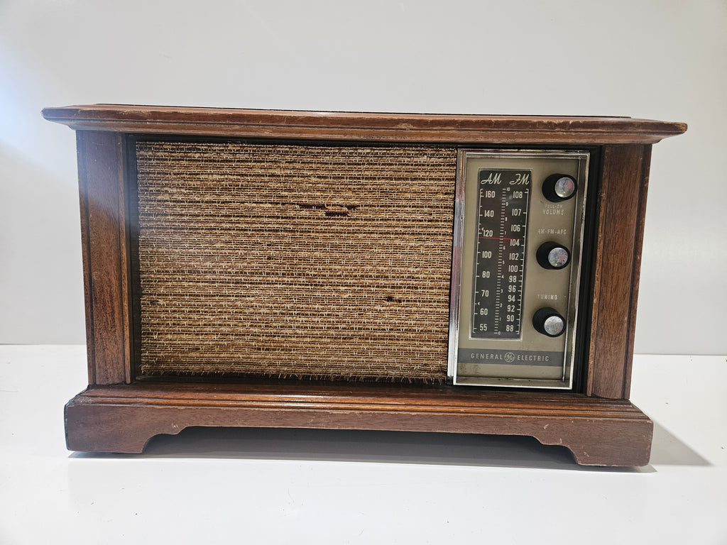 Vintage General Electric T-200A AM FM Tabletop Tube Radio Woodgrain Cabinet