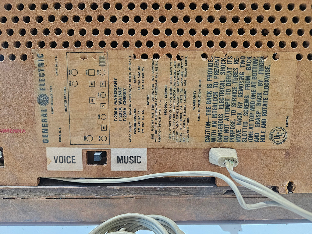 Vintage General Electric T-200A AM FM Tabletop Tube Radio Woodgrain Cabinet