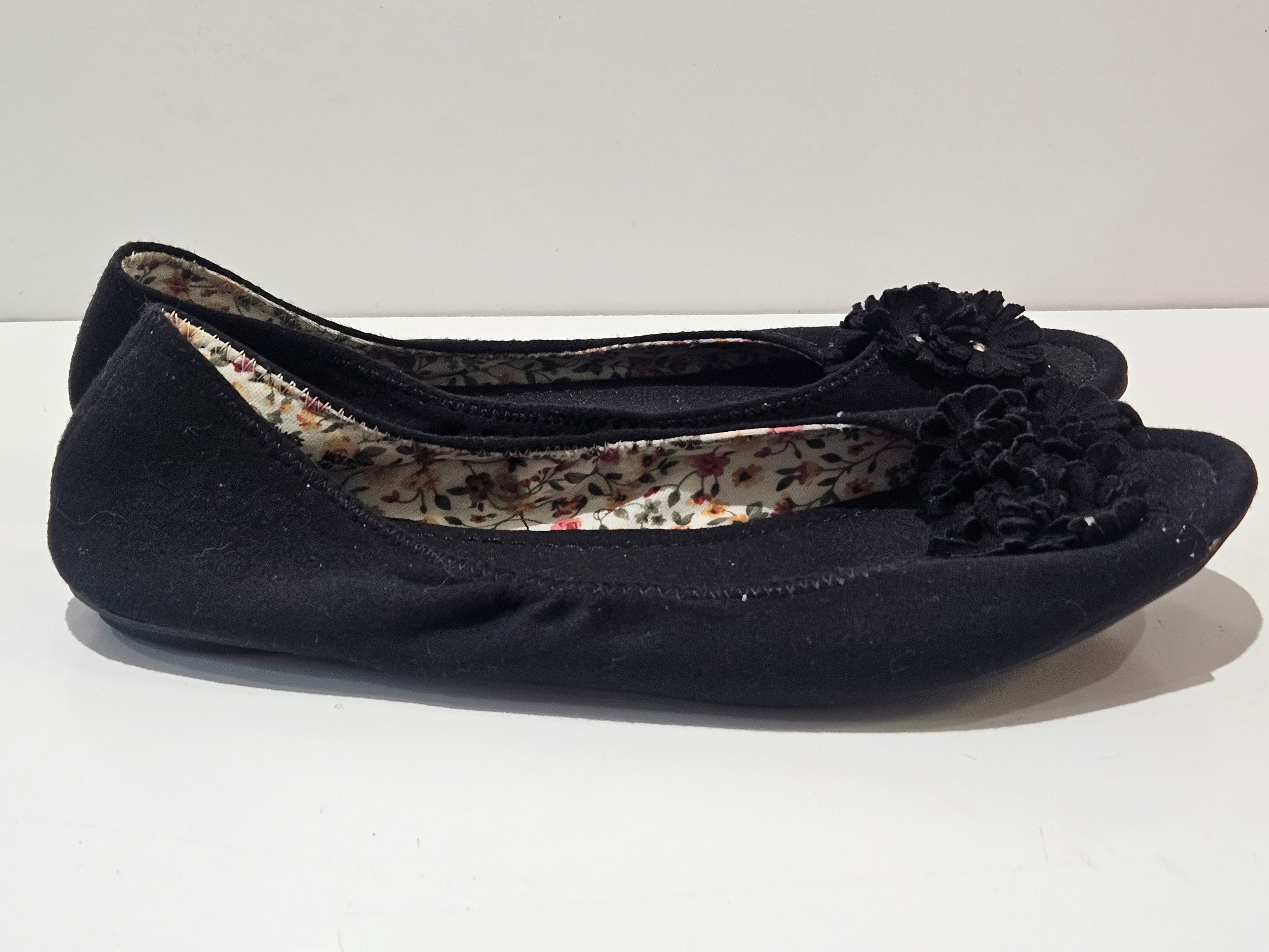 American Eagle Black Floral Ballet Flats Women’s Size 8.5 Slip On Shoes
