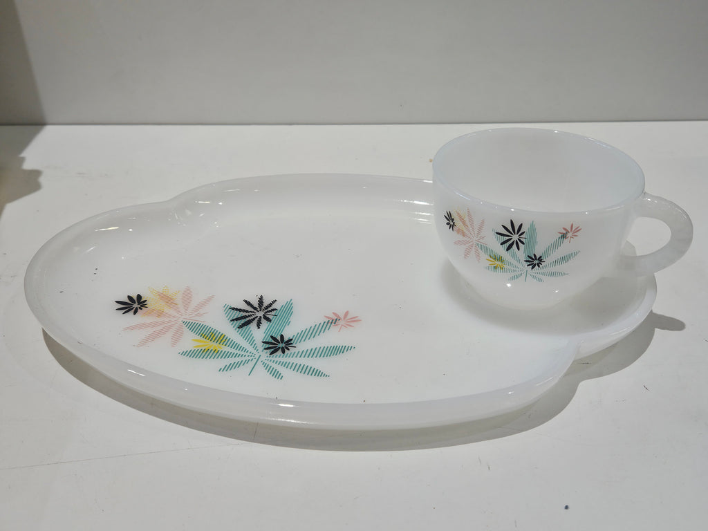 Vintage Federal Glass Patio Snack Set Heat Proof White Ware Service For 4