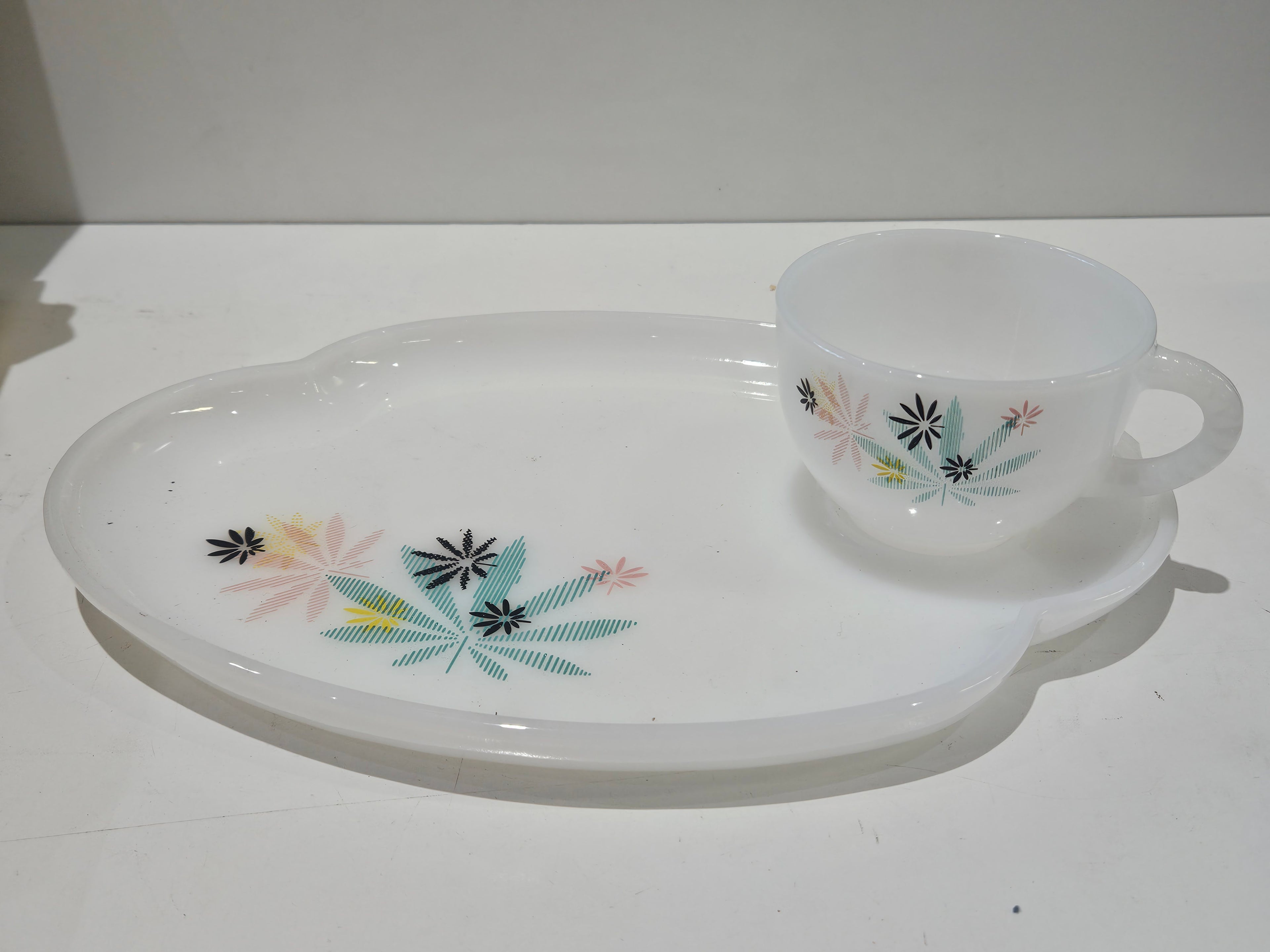 Vintage Federal Glass Patio Snack Set Heat Proof White Ware Service For 4
