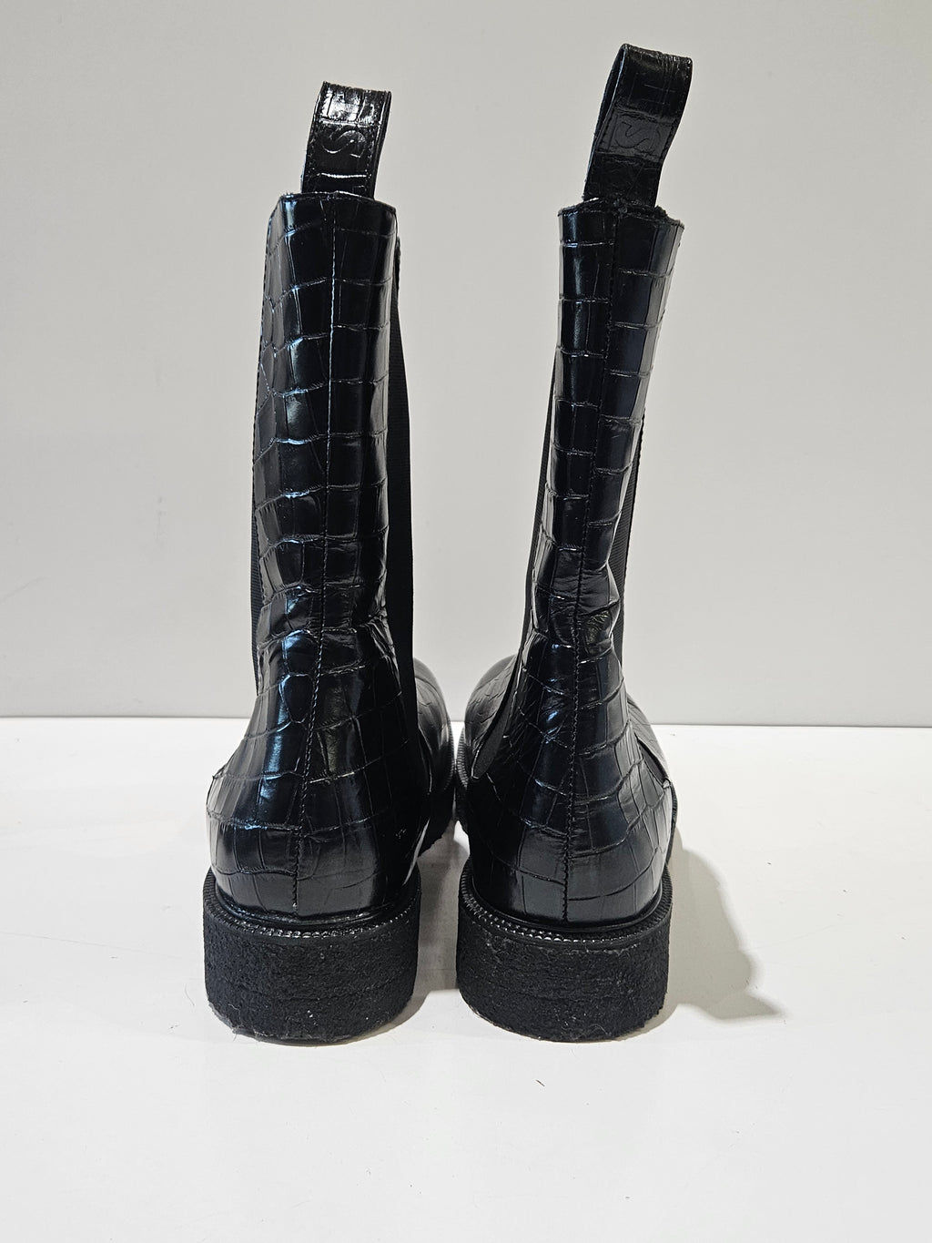 Black Croc Embossed Leather Chelsea Boots Size 42 Crepe Sole Fashion Footwear