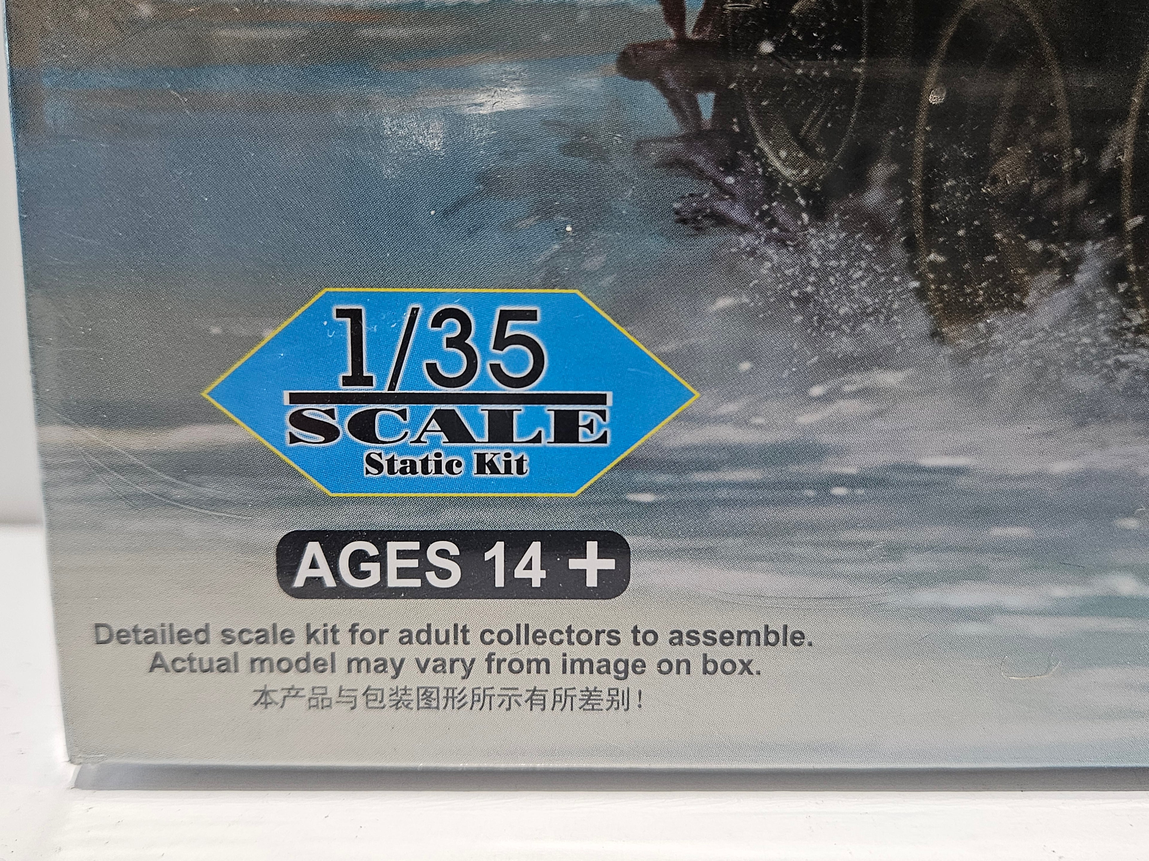 HobbyBoss AAVP-7A1 Assault Amphibian Vehicle Personnel 1:35 Scale Kit 82410