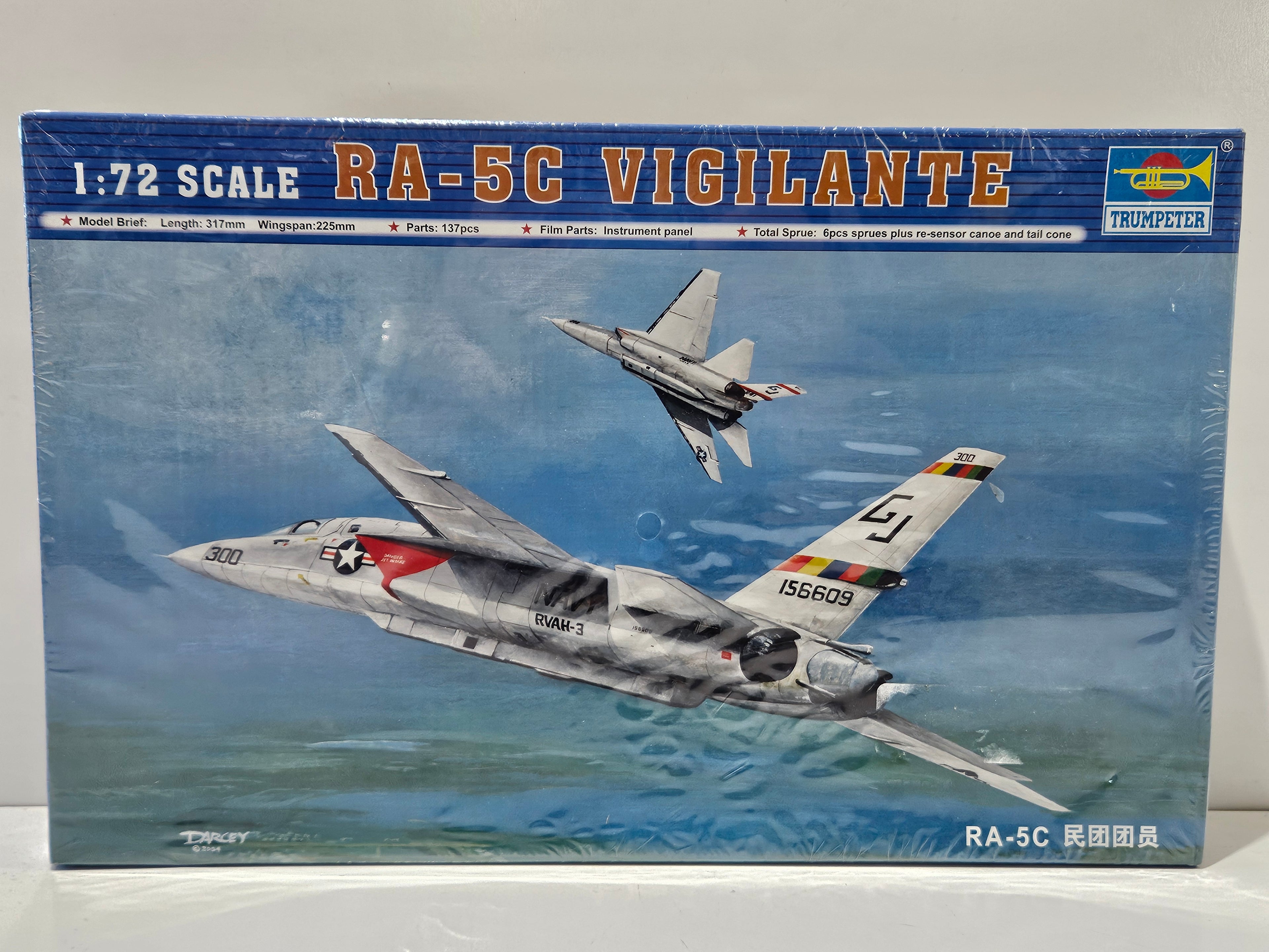 Vintage Trumpeter RA-5C Vigilante 1:72 Scale U.S. Navy Recon Aircraft Model Kit