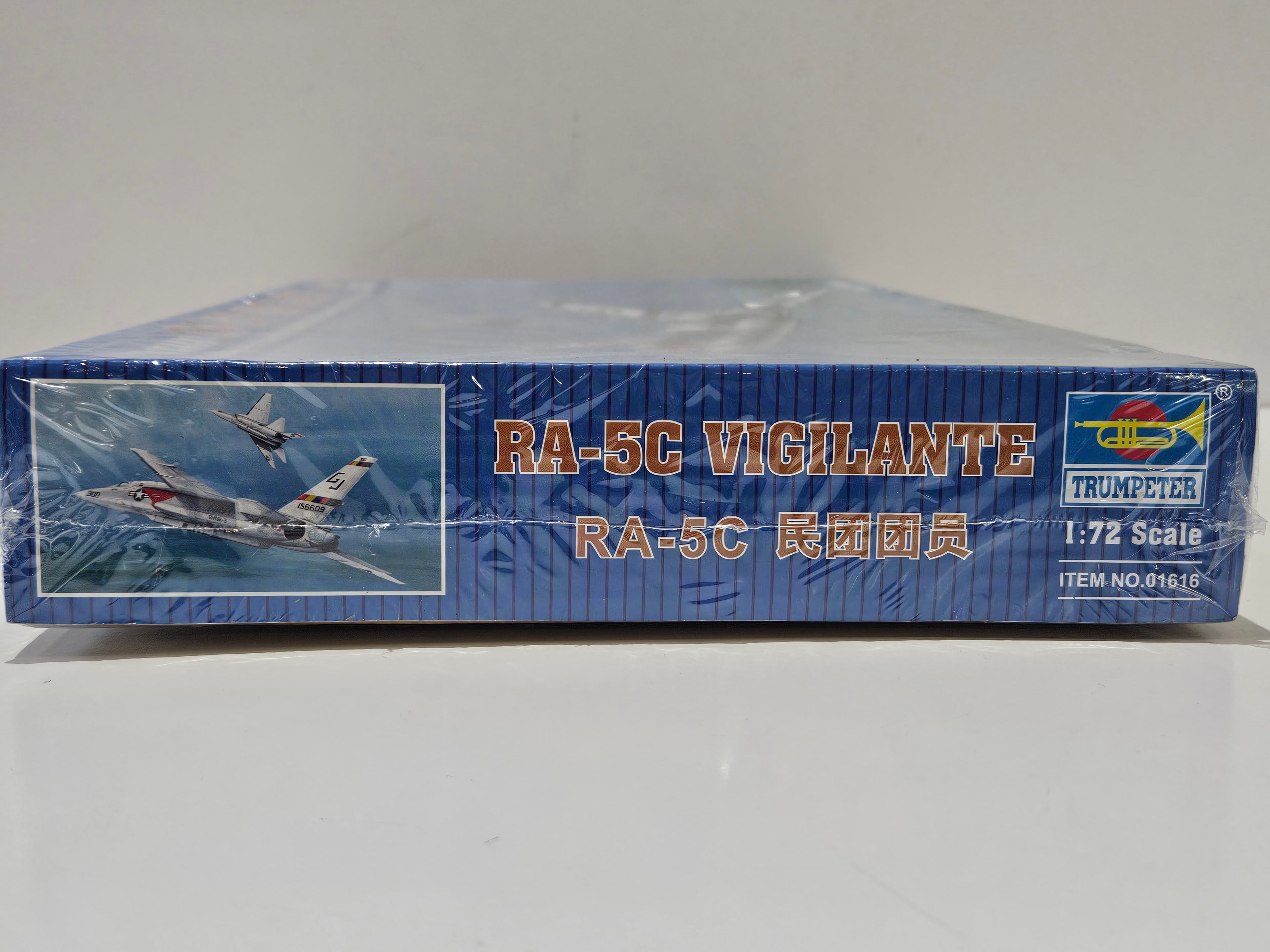 Vintage Trumpeter RA-5C Vigilante 1:72 Scale U.S. Navy Recon Aircraft Model Kit