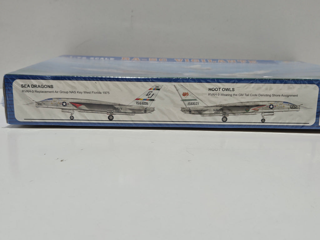 Vintage Trumpeter RA-5C Vigilante 1:72 Scale U.S. Navy Recon Aircraft Model Kit
