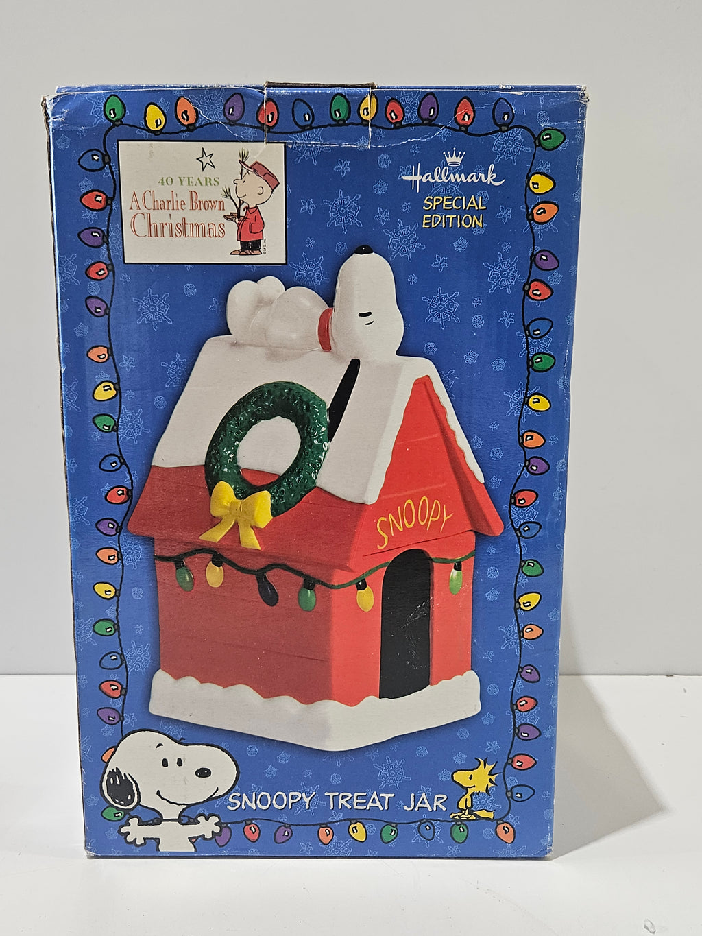 Hallmark 2005 Snoopy Treat Jar Charlie Brown Christmas 40th Anniversary Peanuts