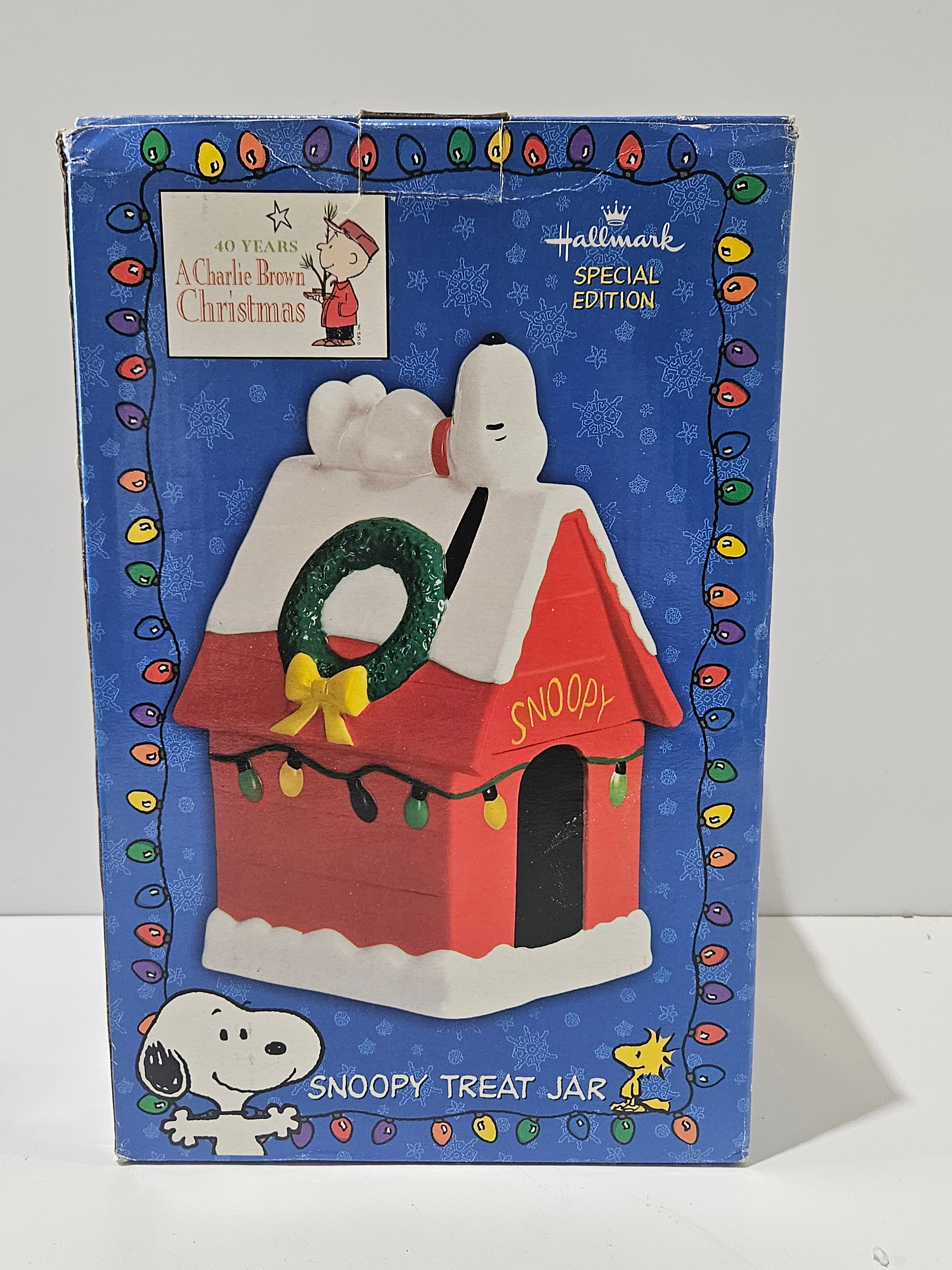 Hallmark 2005 Snoopy Treat Jar Charlie Brown Christmas 40th Anniversary Peanuts