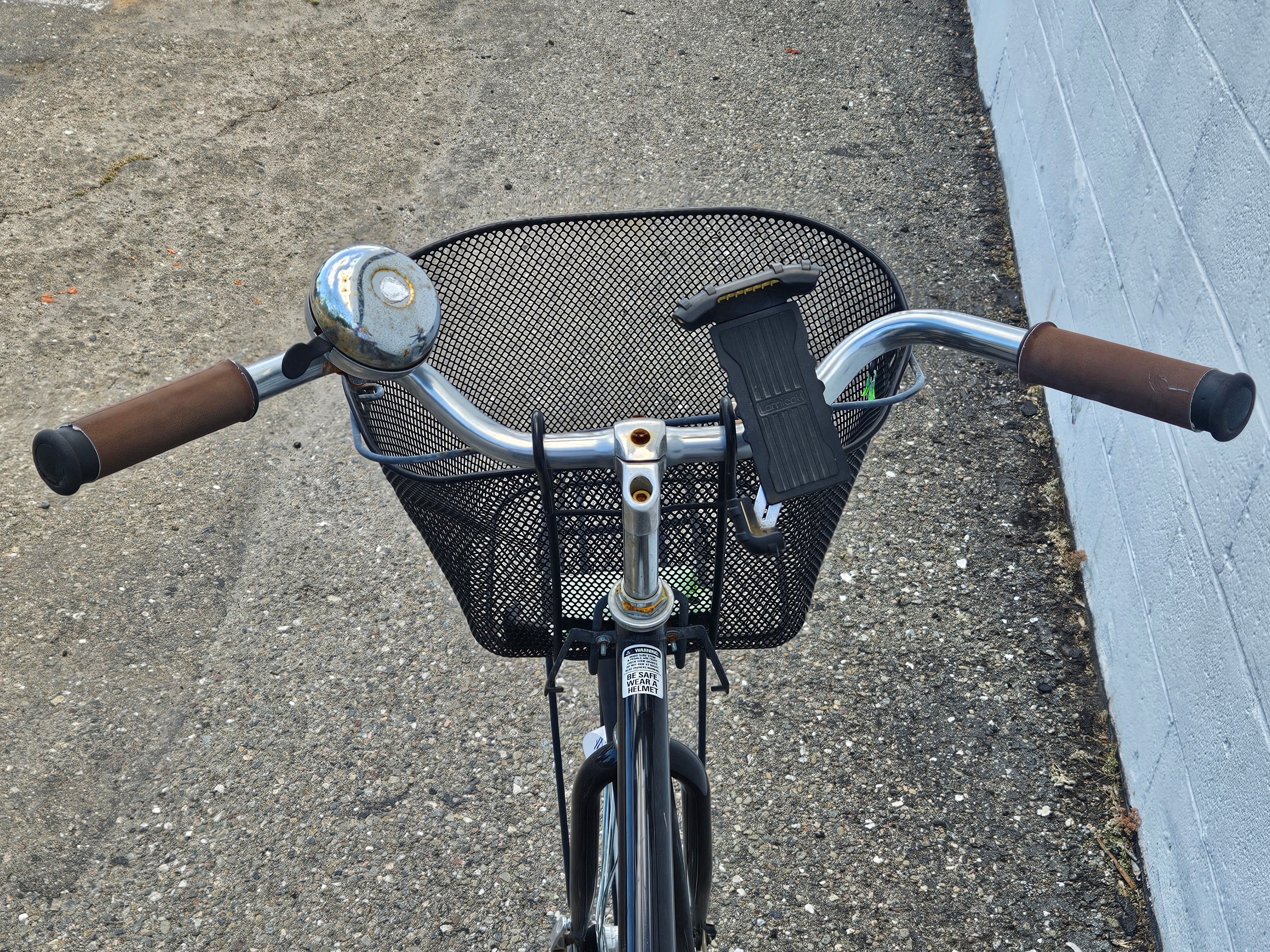 Schwinn Cruiser Commuter Bicycle Front Basket Rear Rack City Bike Classic Retro