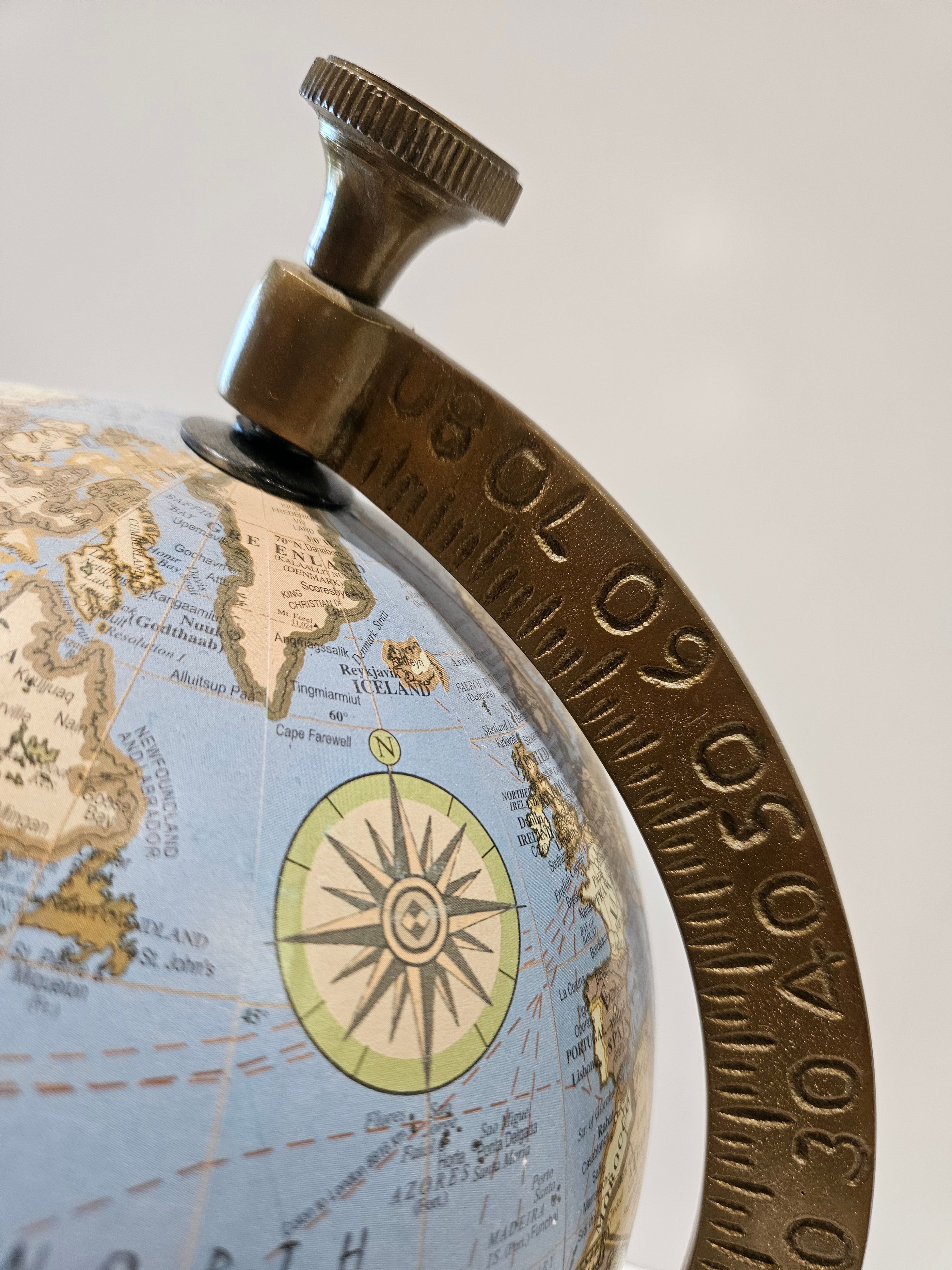 Vintage Style Desktop World Globe With Wood Base Brass Tone Meridian Office Decor