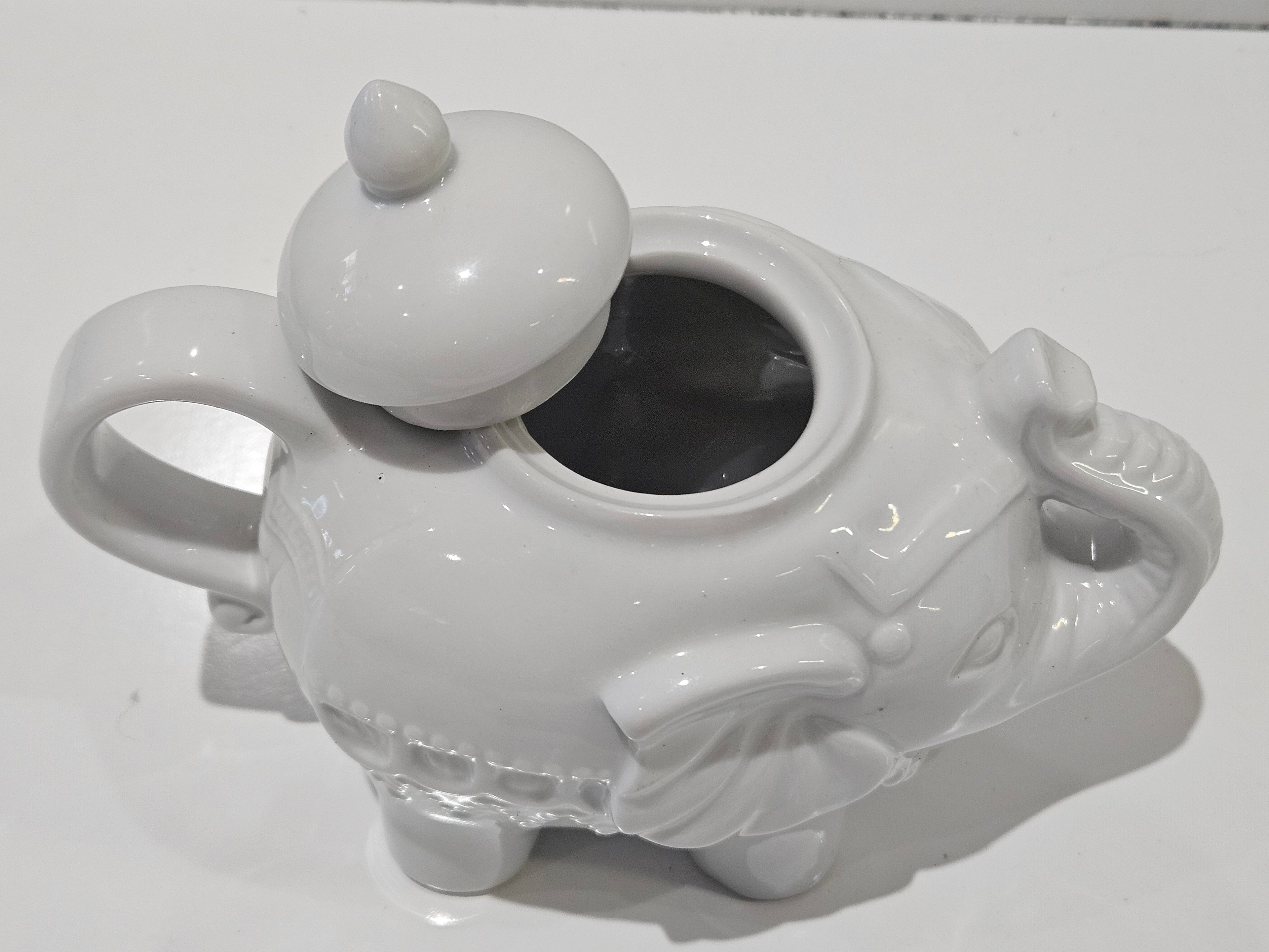 White Ceramic Elephant Teapot Decorative Novelty Tea Pot With Lid Collectible