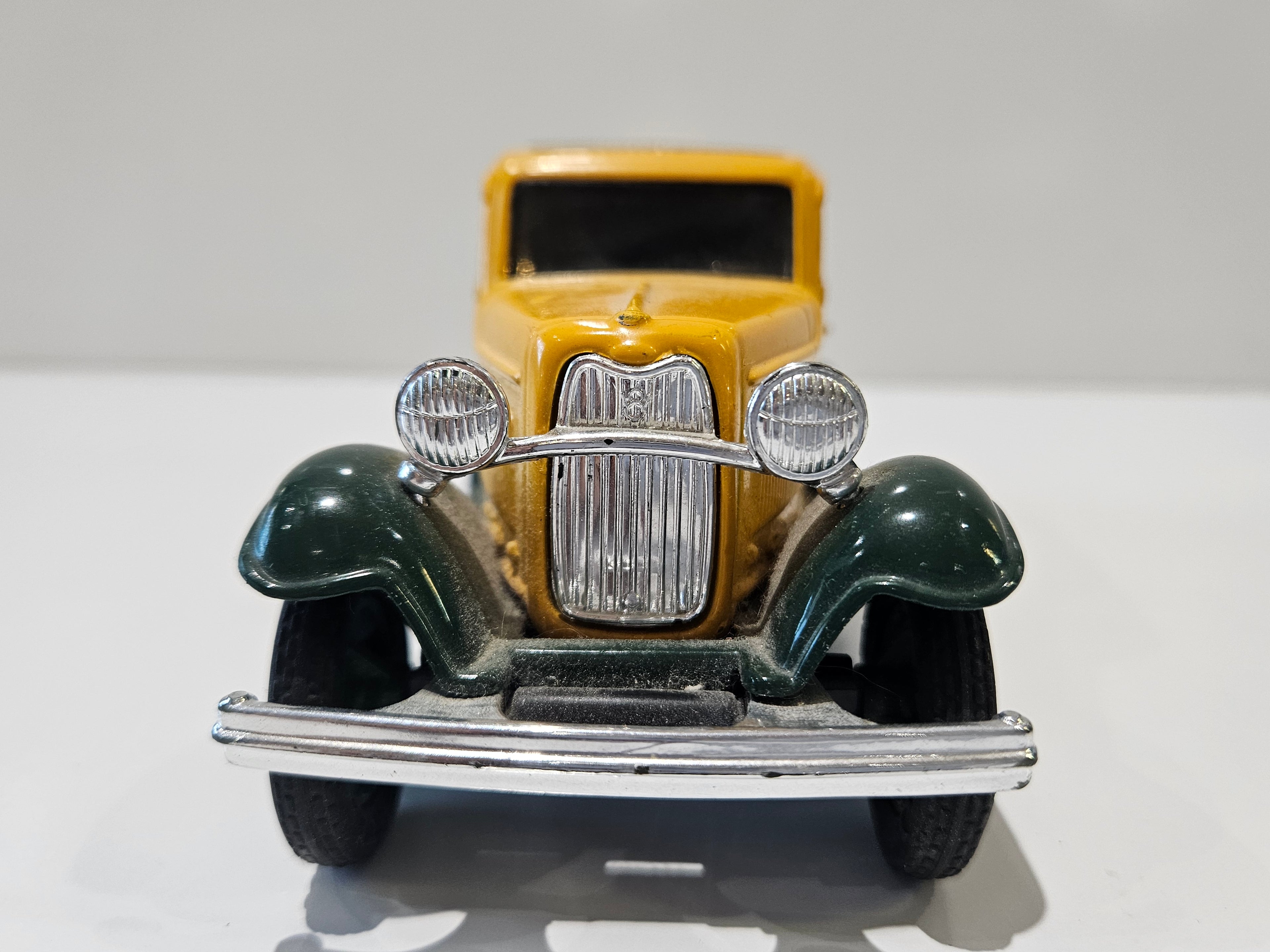 Vintage Montgomery Ward & Co. 1931 Panel Delivery Bank Die Cast Coin Bank Truck