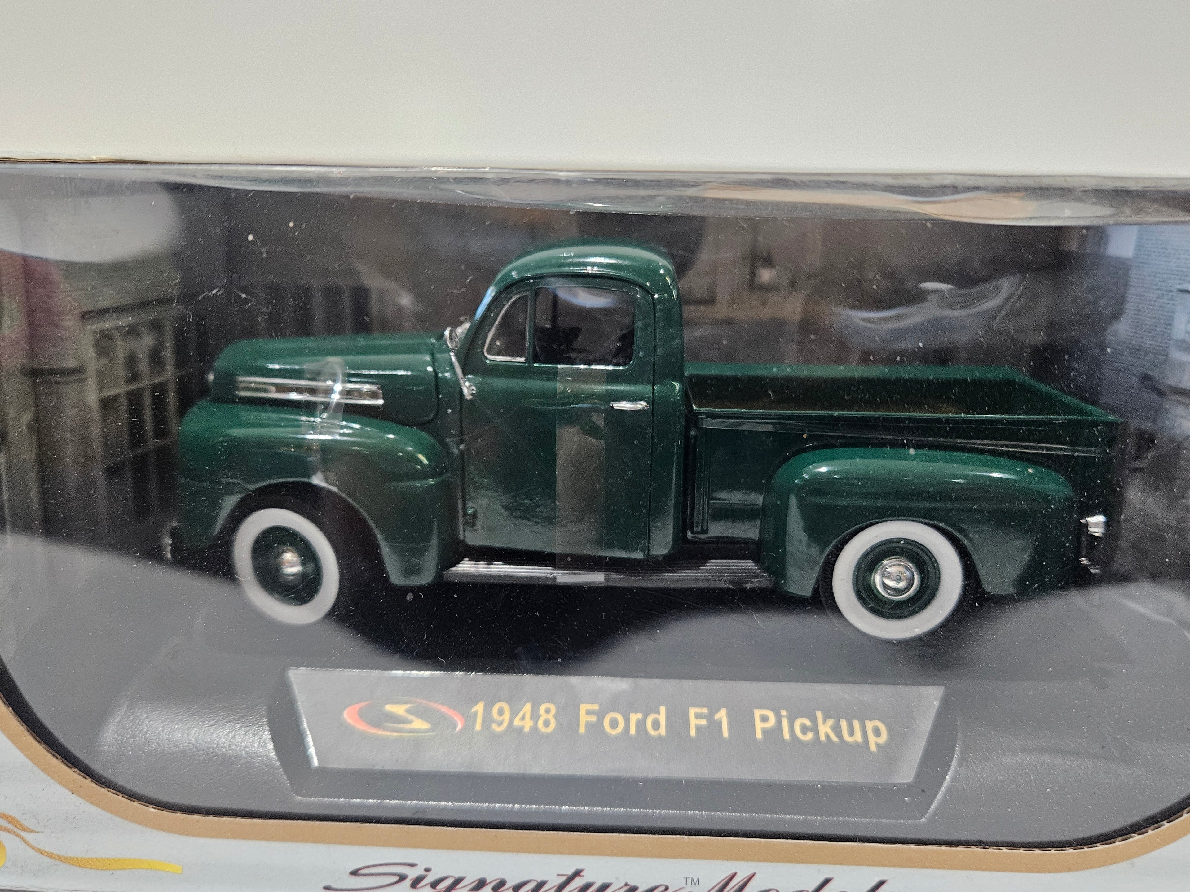 Vintage Signature Models 1948 Ford F1 Pickup 1:32 Diecast Truck Green Display Model