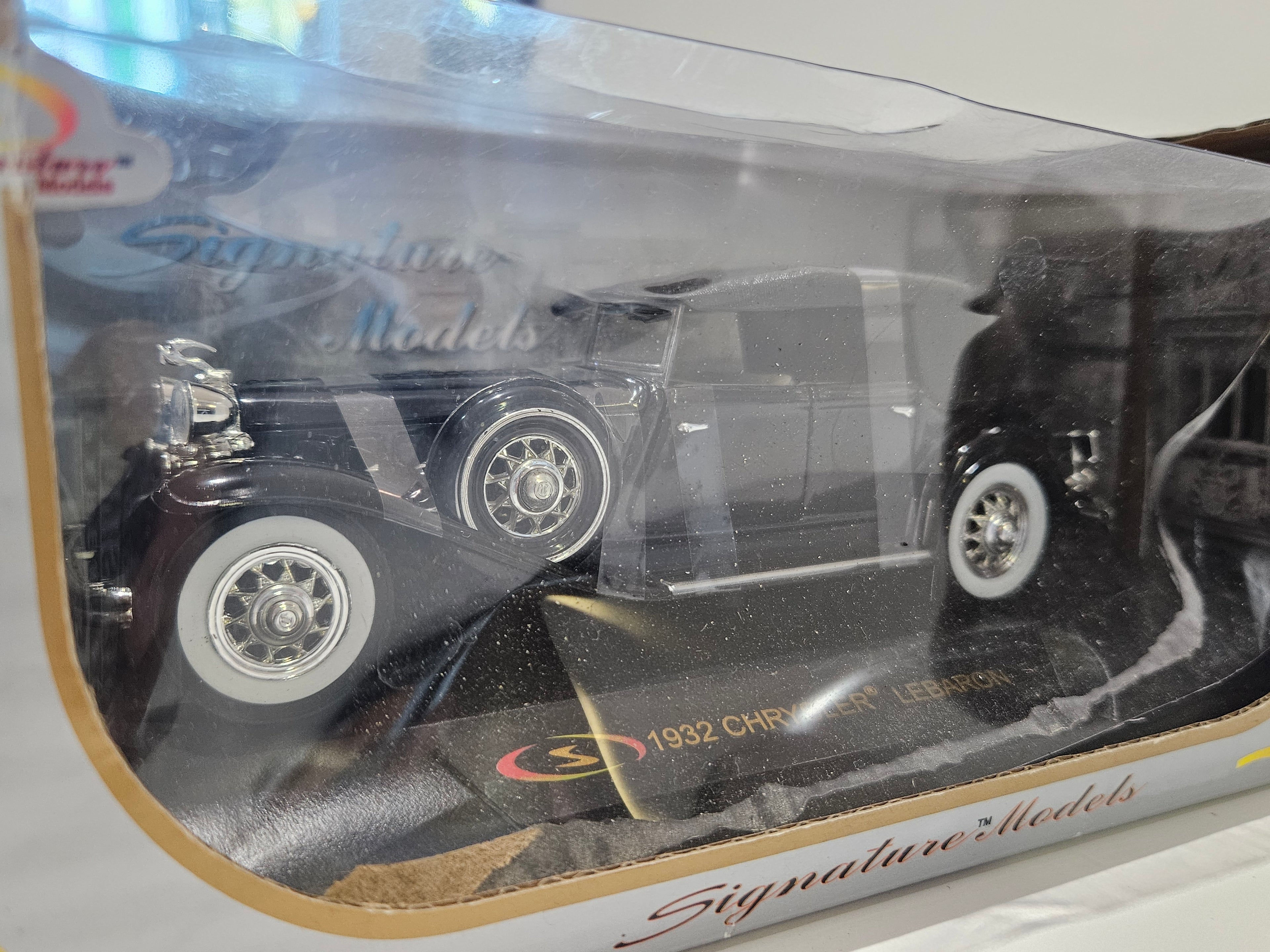 Vintage Signature Models 1932 Chrysler LeBaron 1:32 Diecast Car Black Boxed