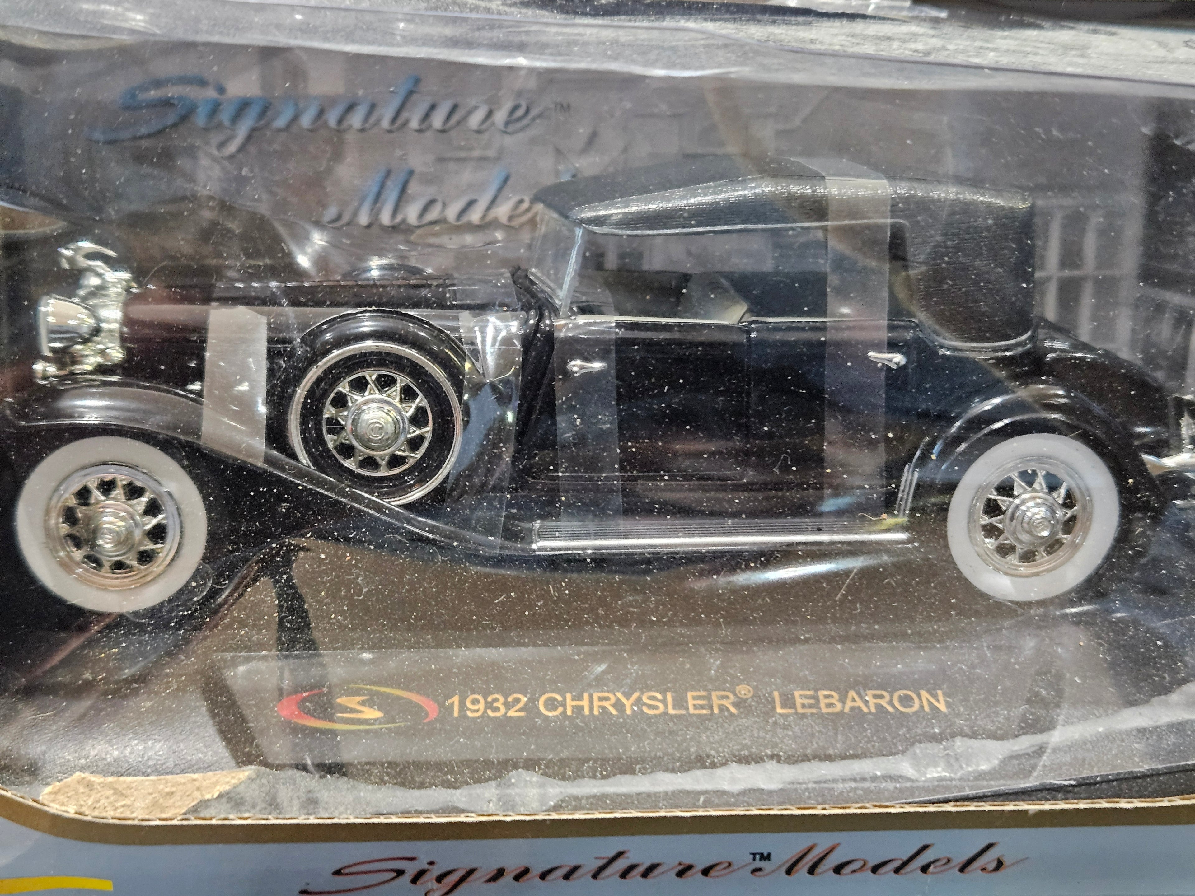 Vintage Signature Models 1932 Chrysler LeBaron 1:32 Diecast Car Black Boxed