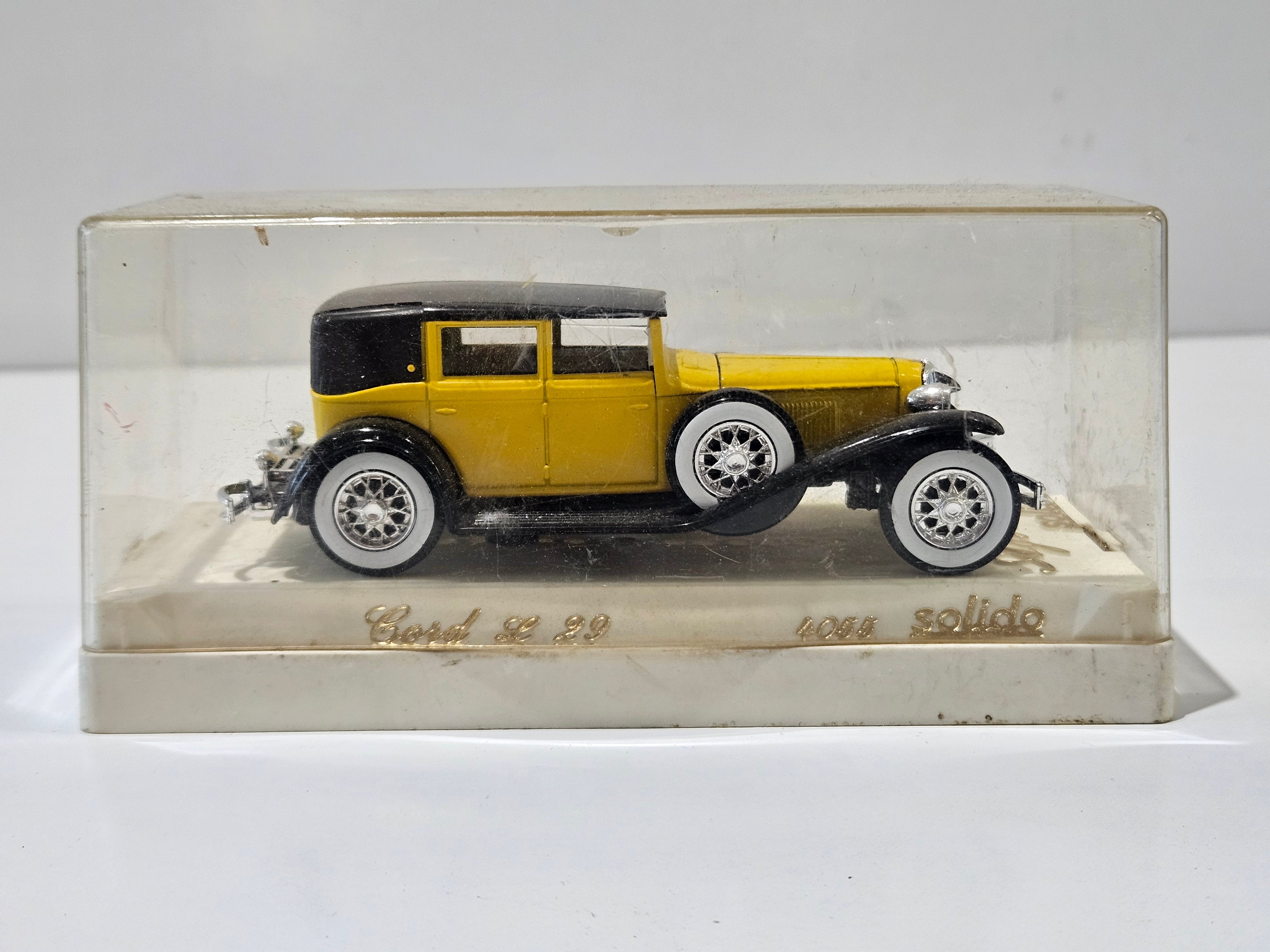 Vintage Solido Age D'Or Cord L-29 Diecast Model Car No. 4018 Yellow & Black Display Case