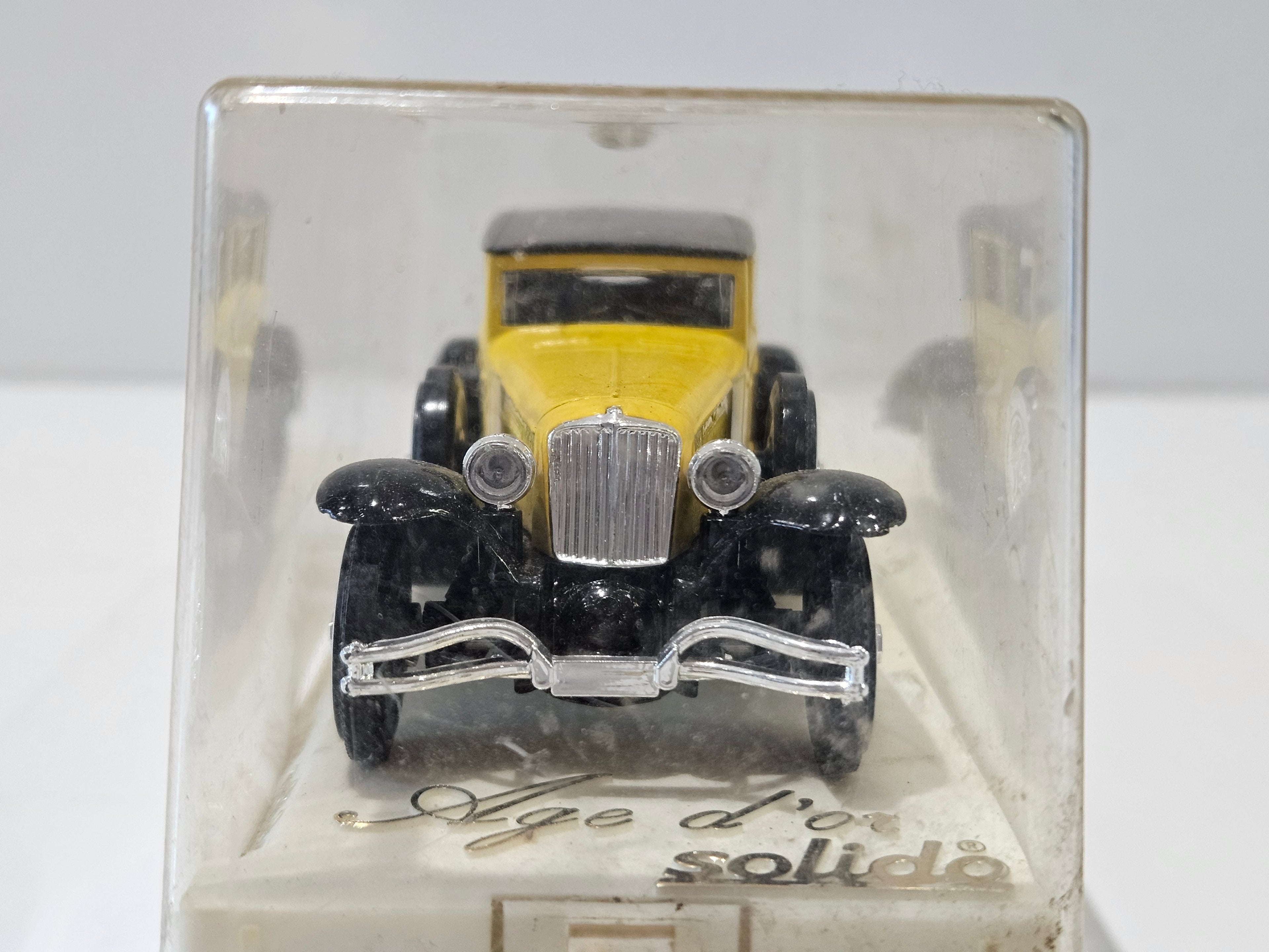 Vintage Solido Age D'Or Cord L-29 Diecast Model Car No. 4018 Yellow & Black Display Case