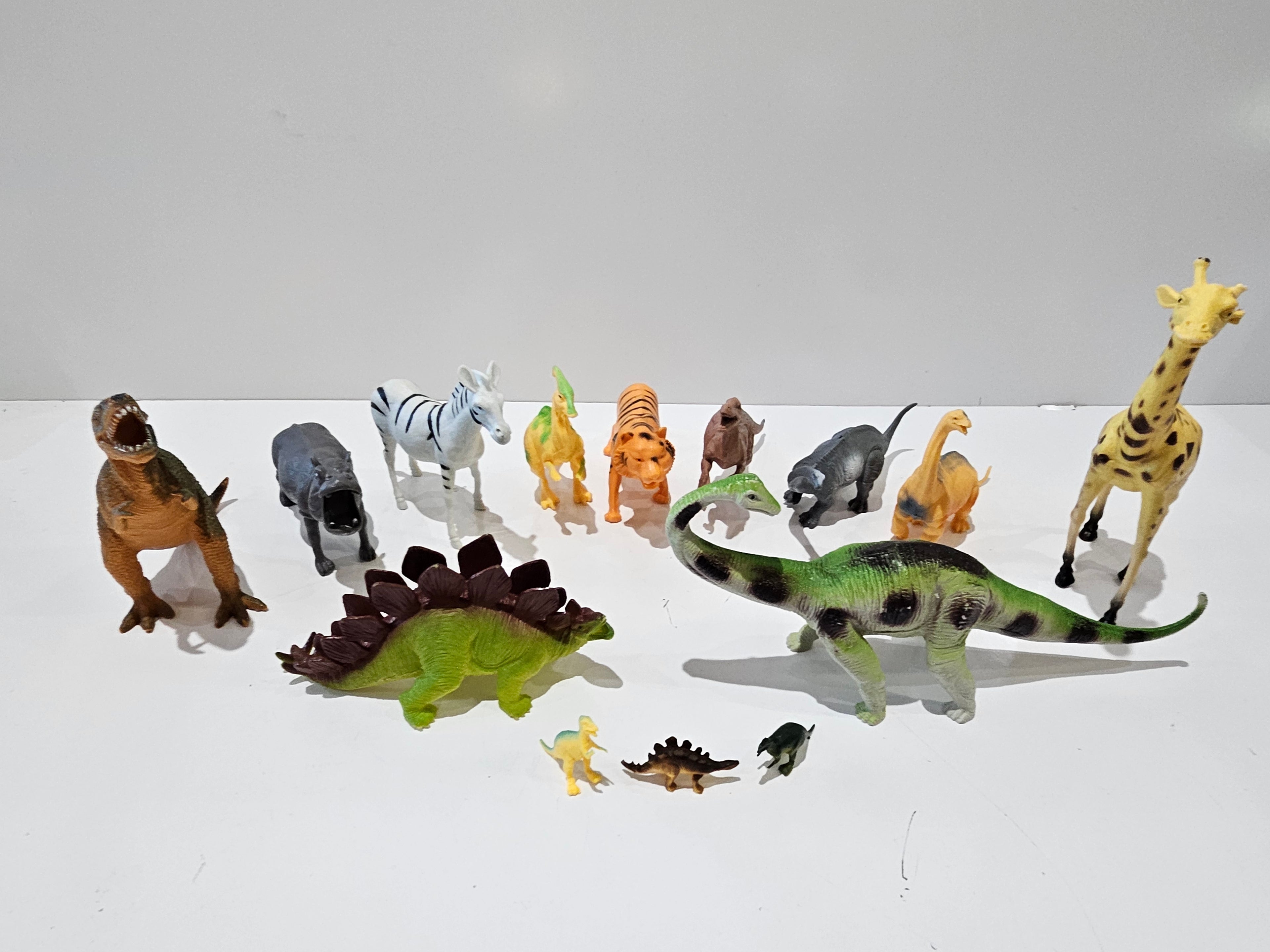 Vintage Mixed Plastic Animal & Dinosaur Figure Lot T-Rex Giraffe Zebra Tiger Toy Set