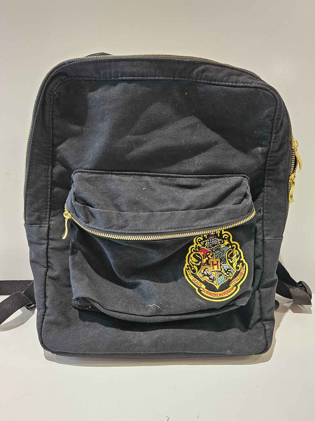 Harry Potter Hogwarts Crest Black Backpack Book Bag Gold Zippers Travel School Bag