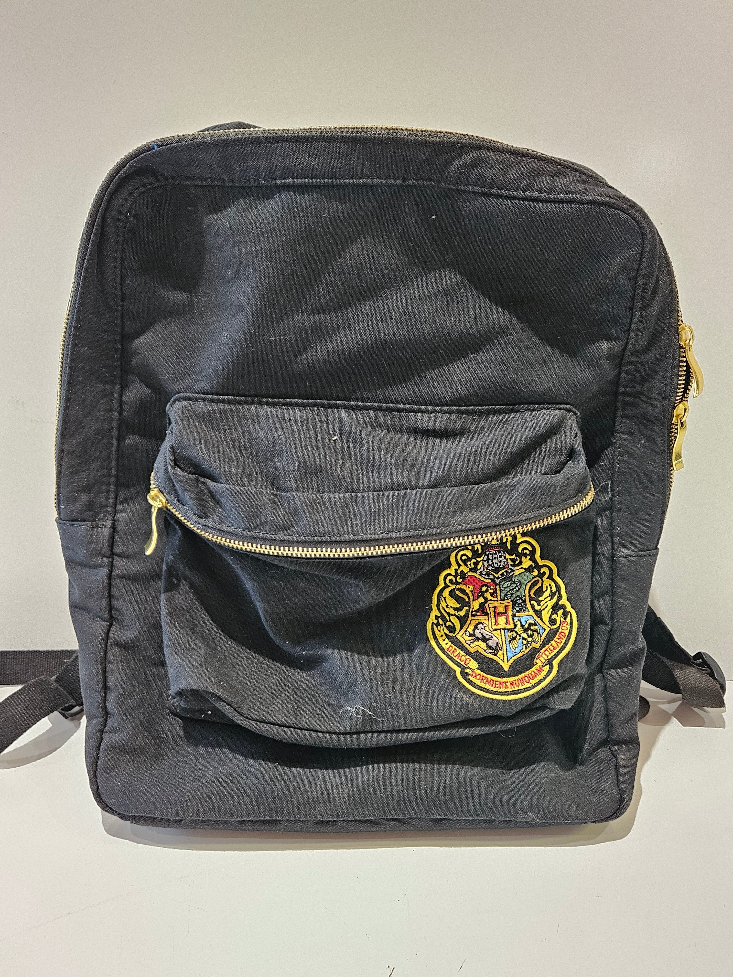 Harry Potter Hogwarts Crest Black Backpack Book Bag Gold Zippers Travel School Bag