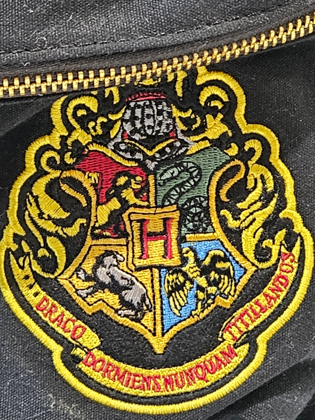 Harry Potter Hogwarts Crest Black Backpack Book Bag Gold Zippers Travel School Bag