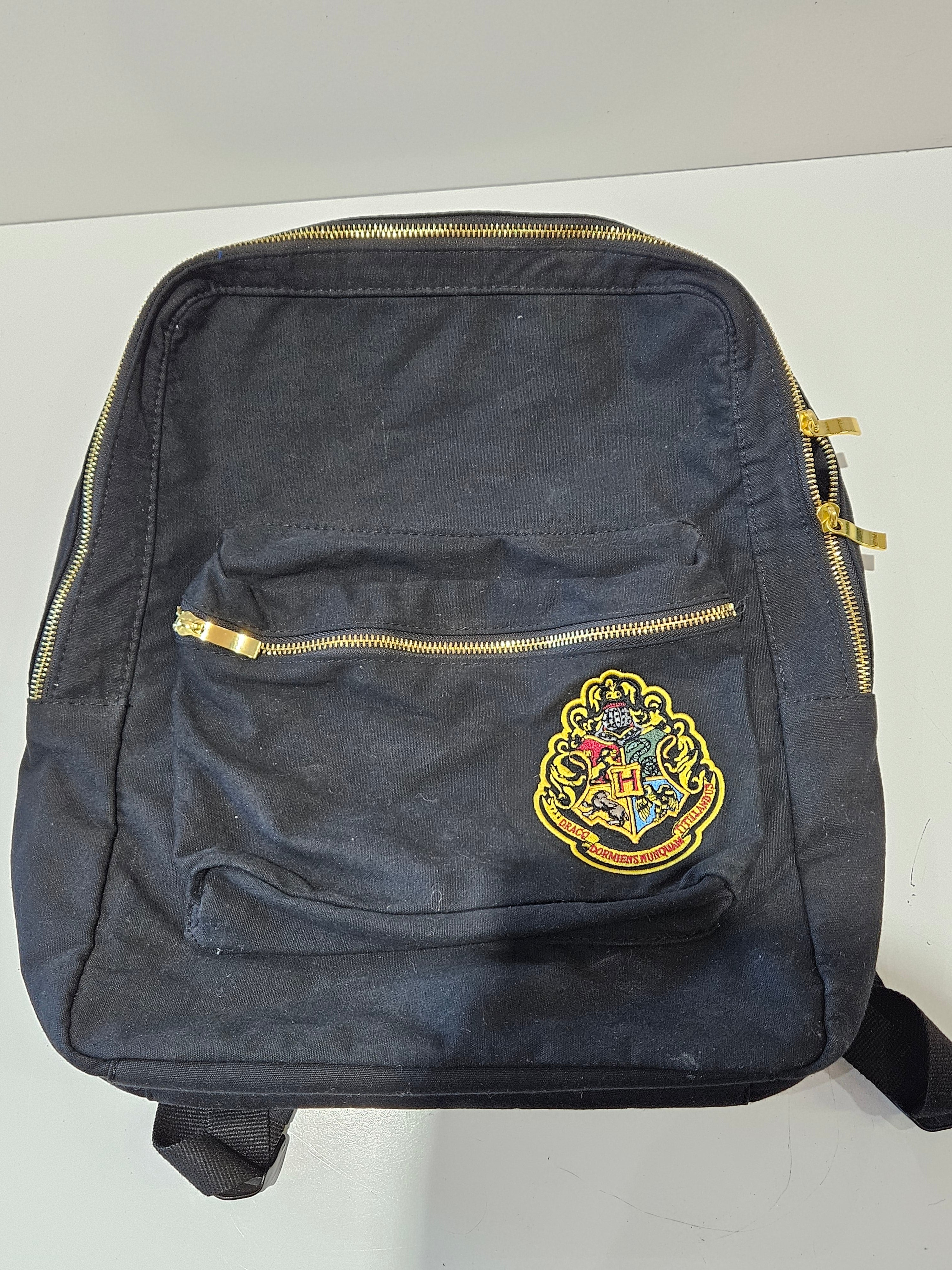 Harry Potter Hogwarts Crest Black Backpack Book Bag Gold Zippers Travel School Bag